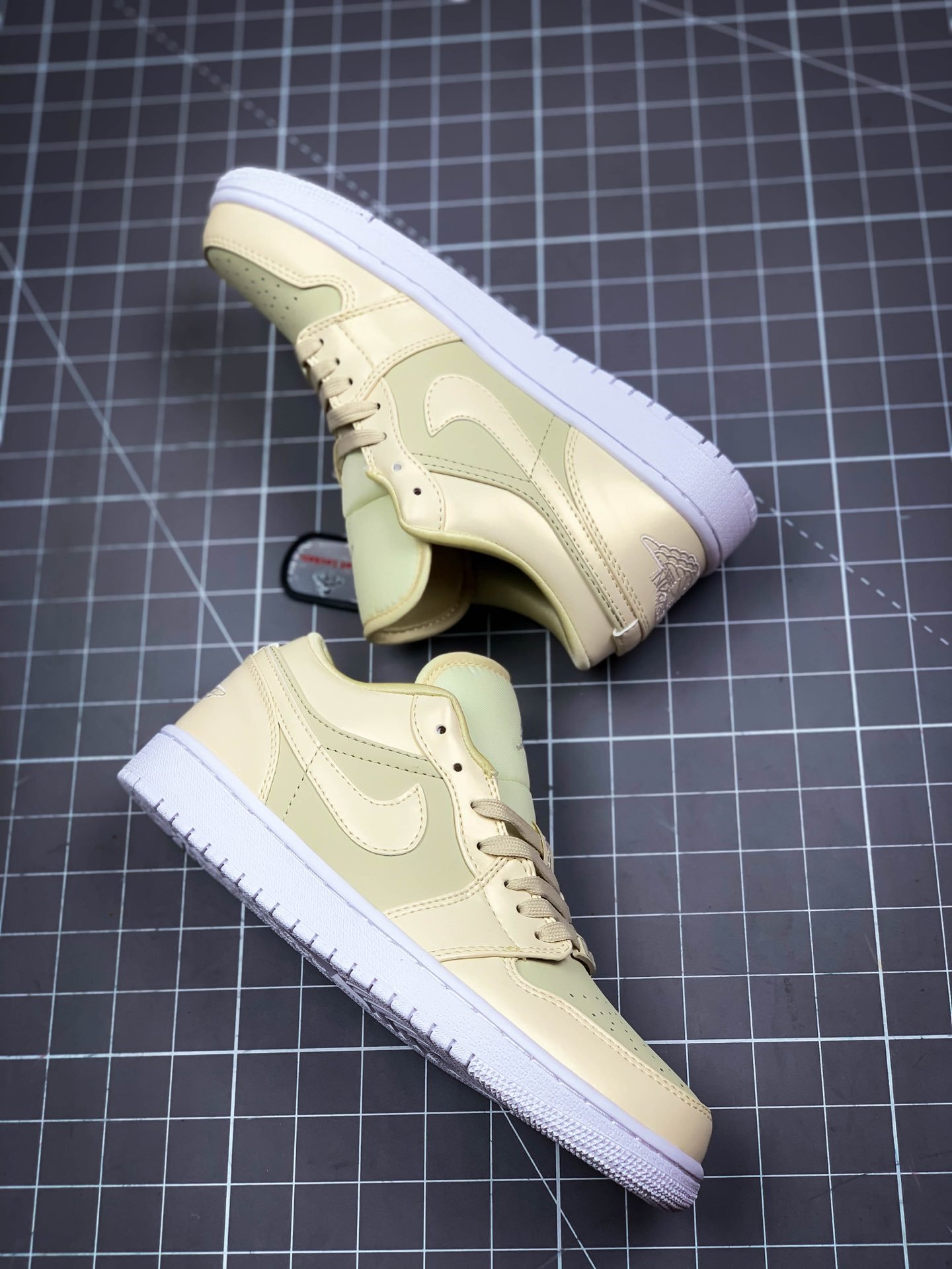 Air Jordan 1 Low Fossil Mushroom Light Yellow 11