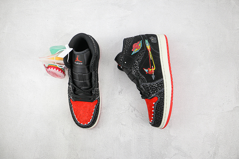 Air Jordan 1 Mid Se Siempre Familia Black/Sail/Roma Green/Chile Red 3