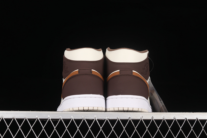 Air Jordan 1 Mid Cream Dark Chocolate/Cream White/Brown 11