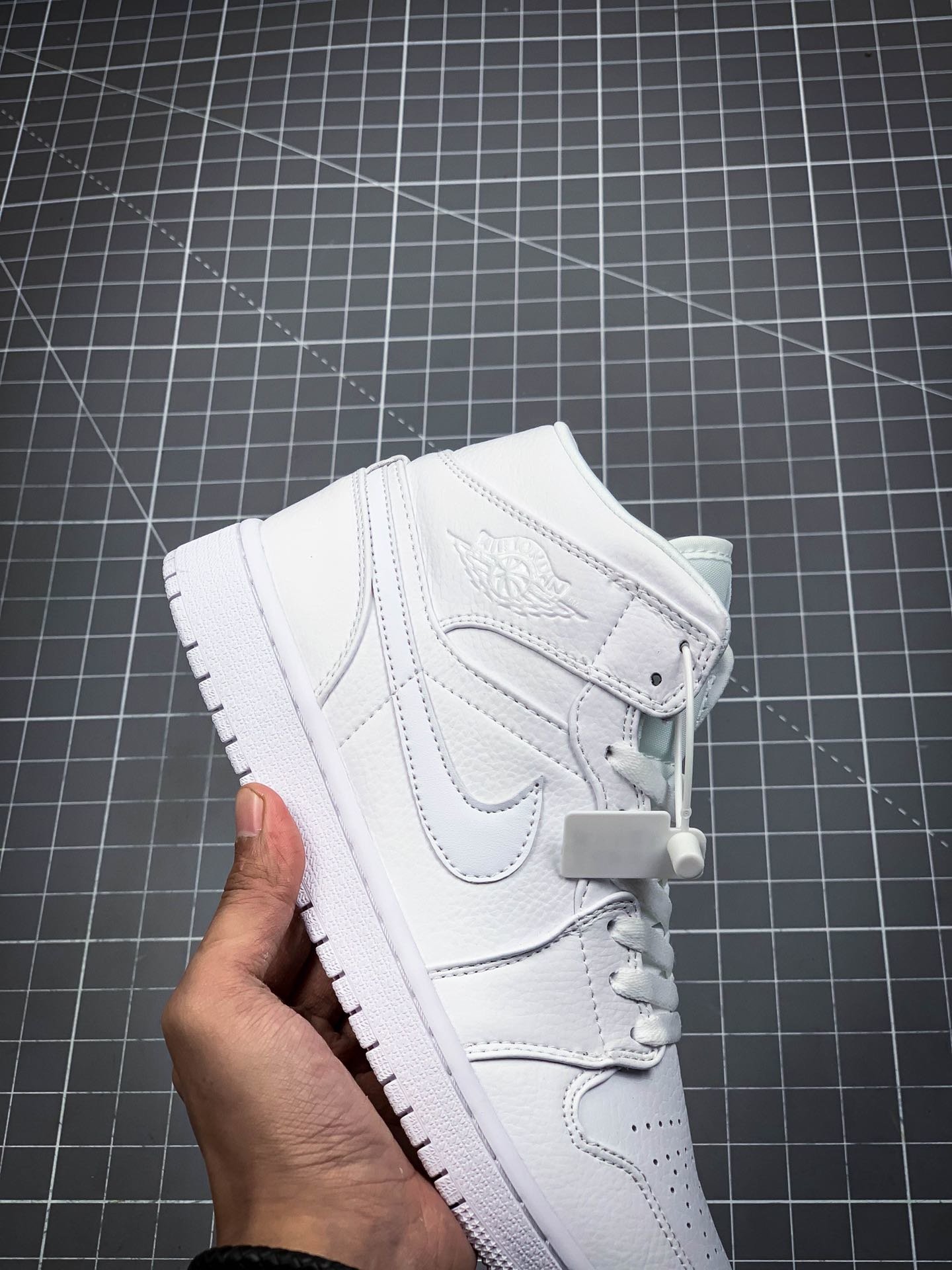 Air Jordan 1 Mid White/White/White 5