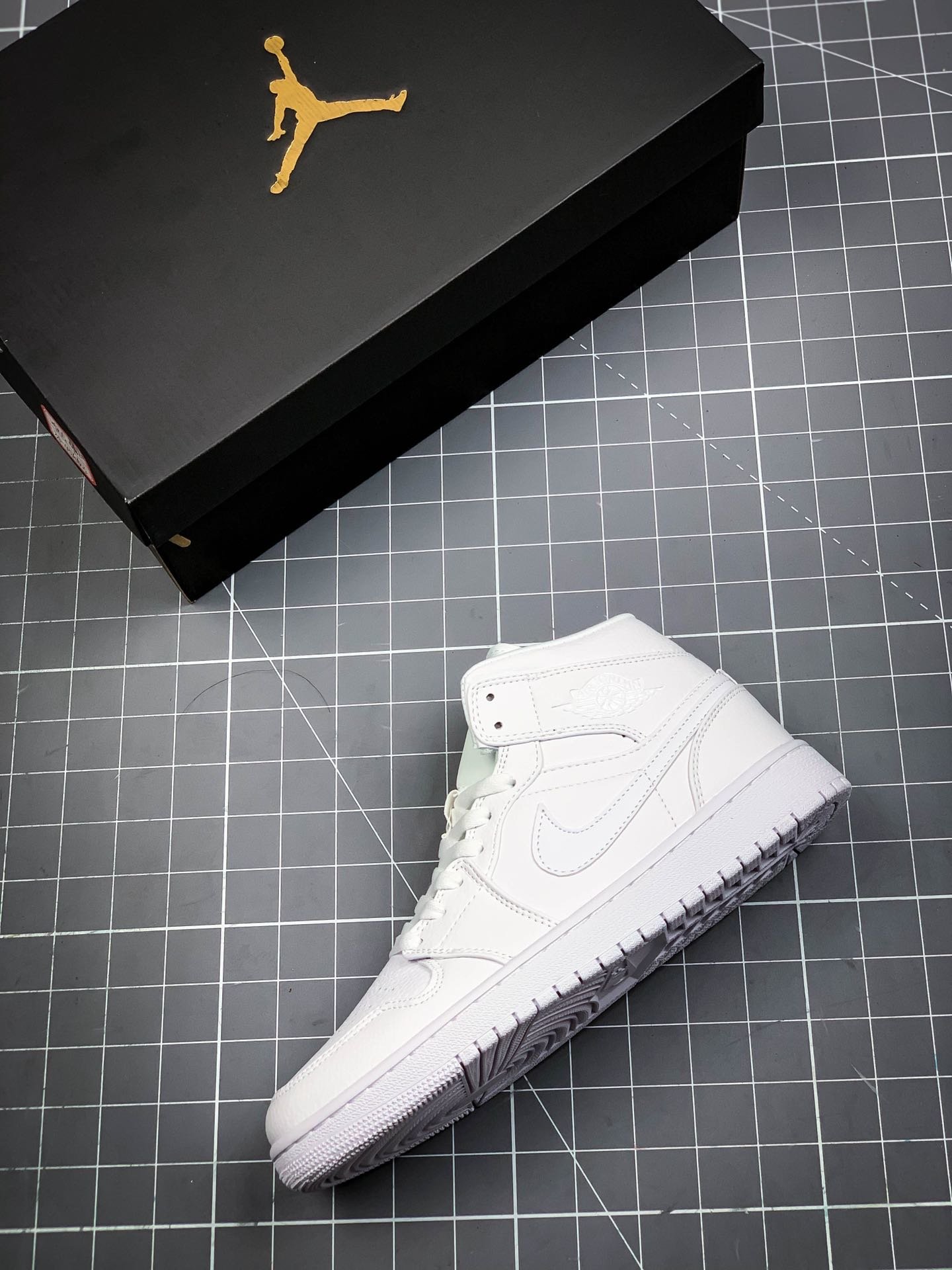 Air Jordan 1 Mid White/White/White 7