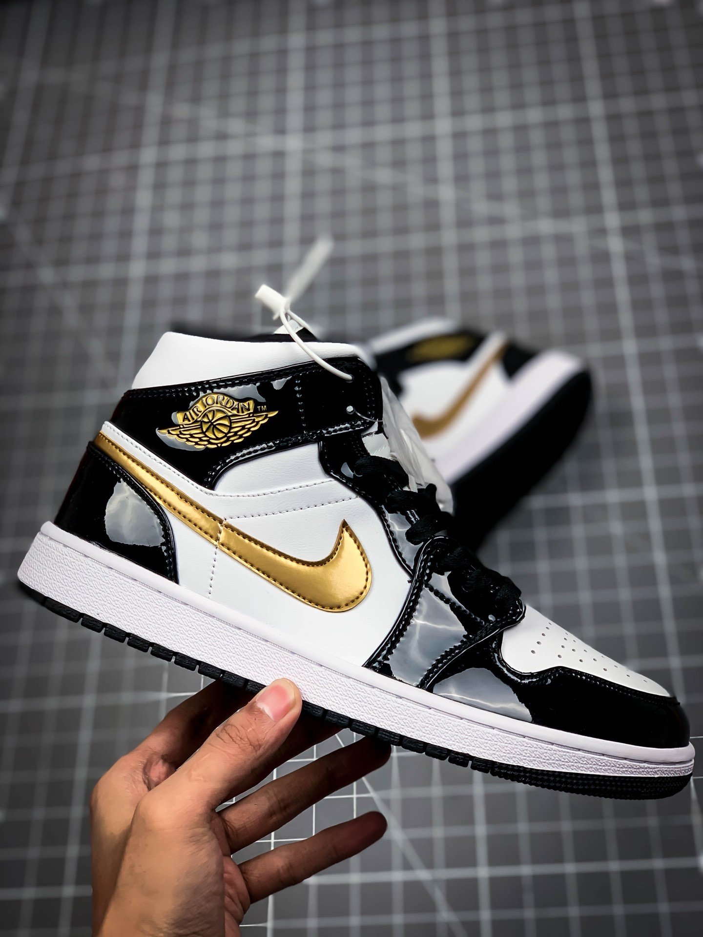 Air Jordan 1 Mid Patent Black/White/Gold 9