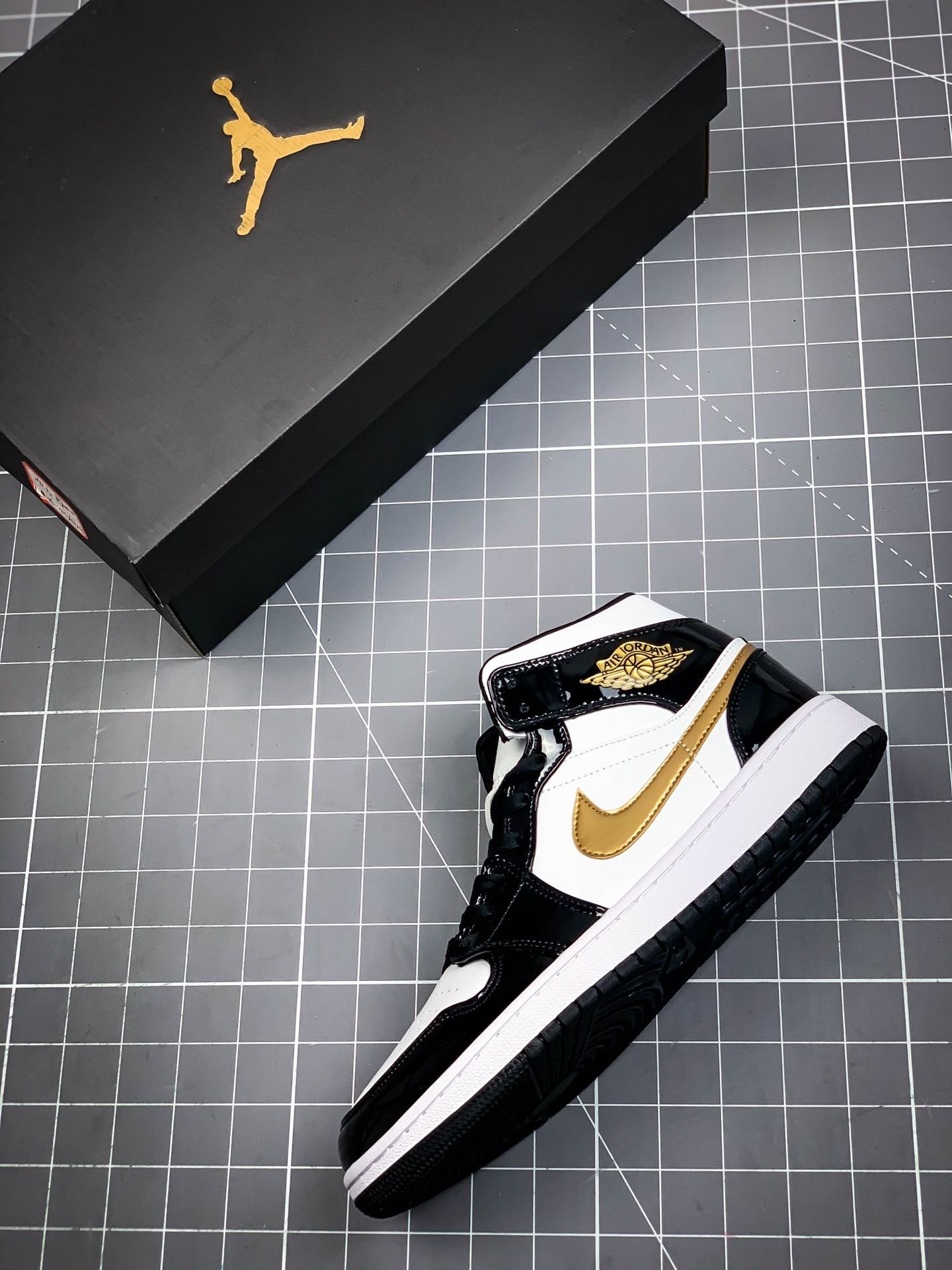 Air Jordan 1 Mid Patent Black/White/Gold 13