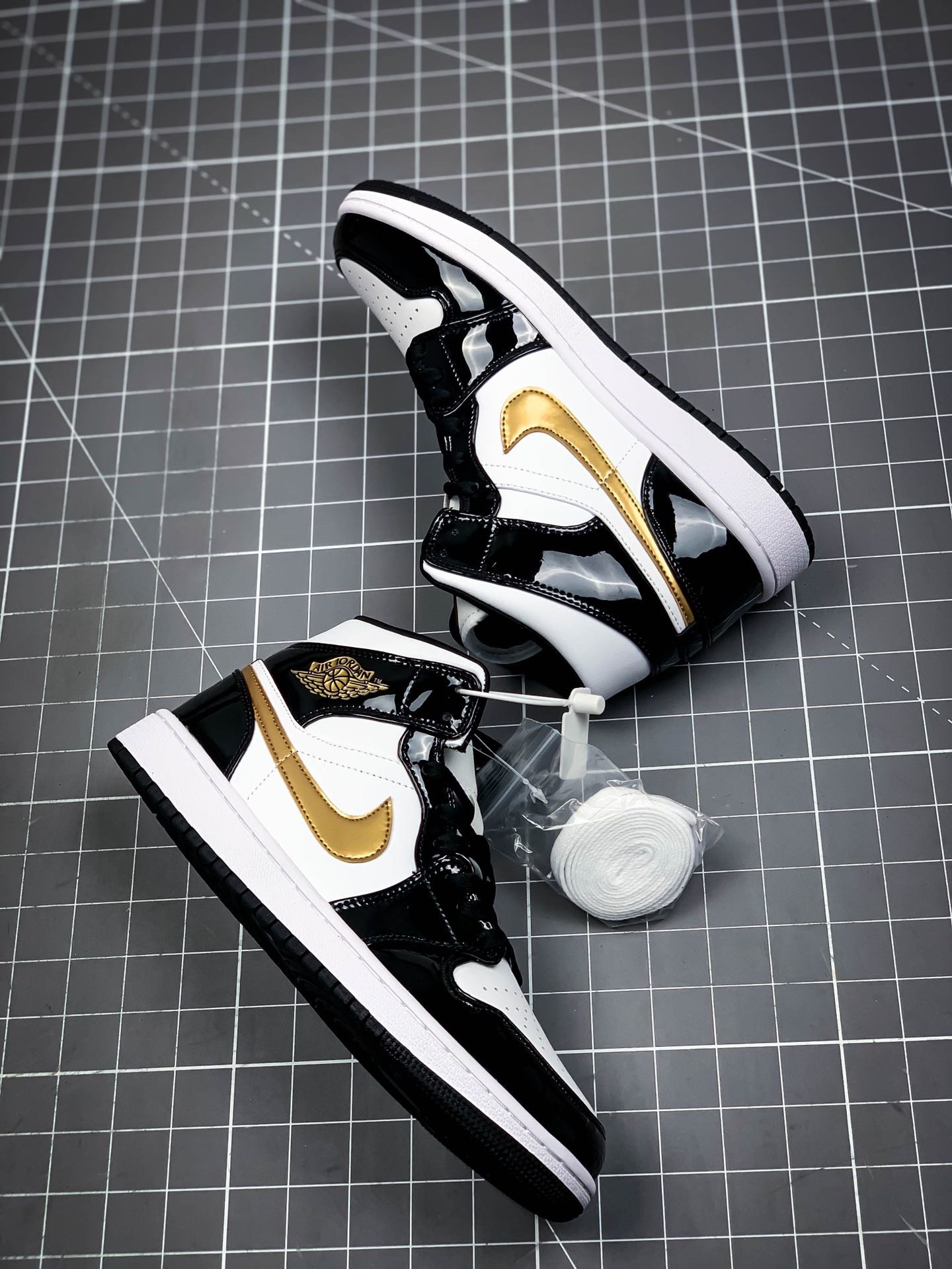 Air Jordan 1 Mid Patent Black/White/Gold 15