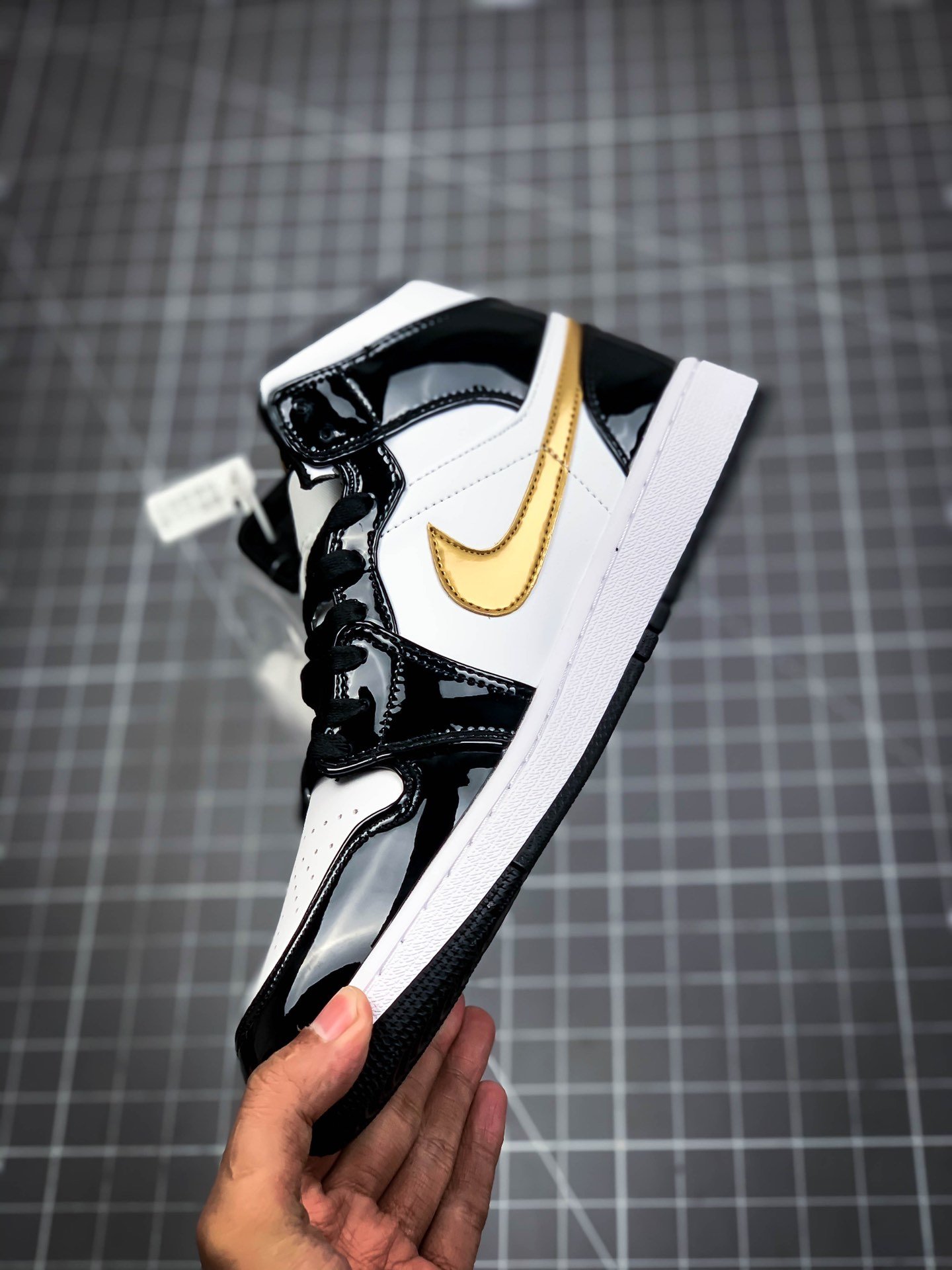 Air Jordan 1 Mid Patent Black/White/Gold 17