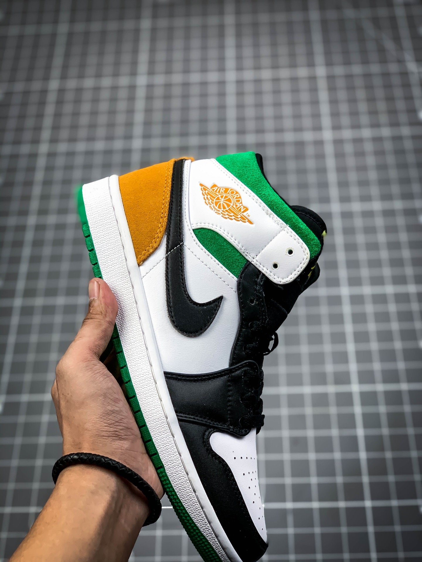 Air Jordan 1 Mid Black/White/Green 3