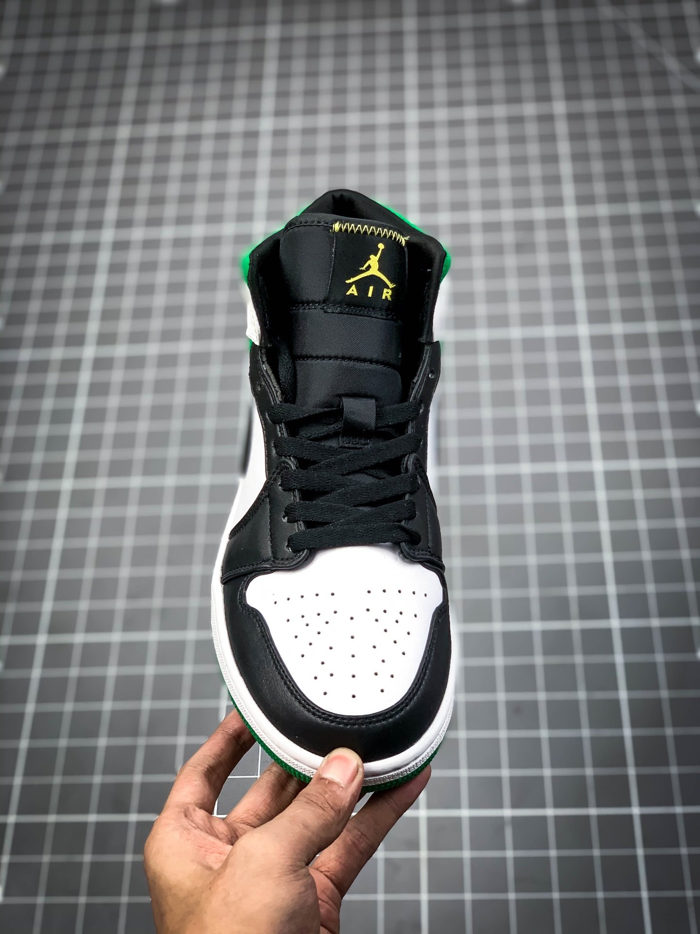 Air Jordan 1 Mid Black/White/Green 7