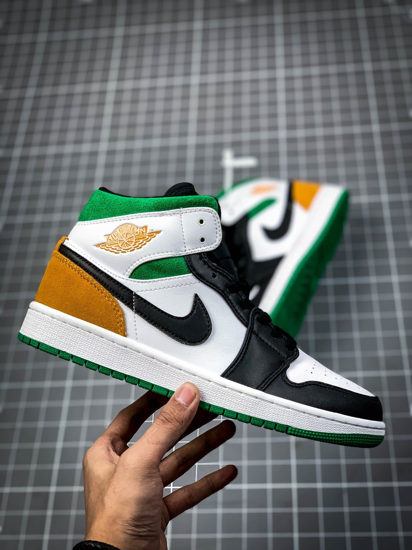 Air Jordan 1 Mid Black/White/Green 9