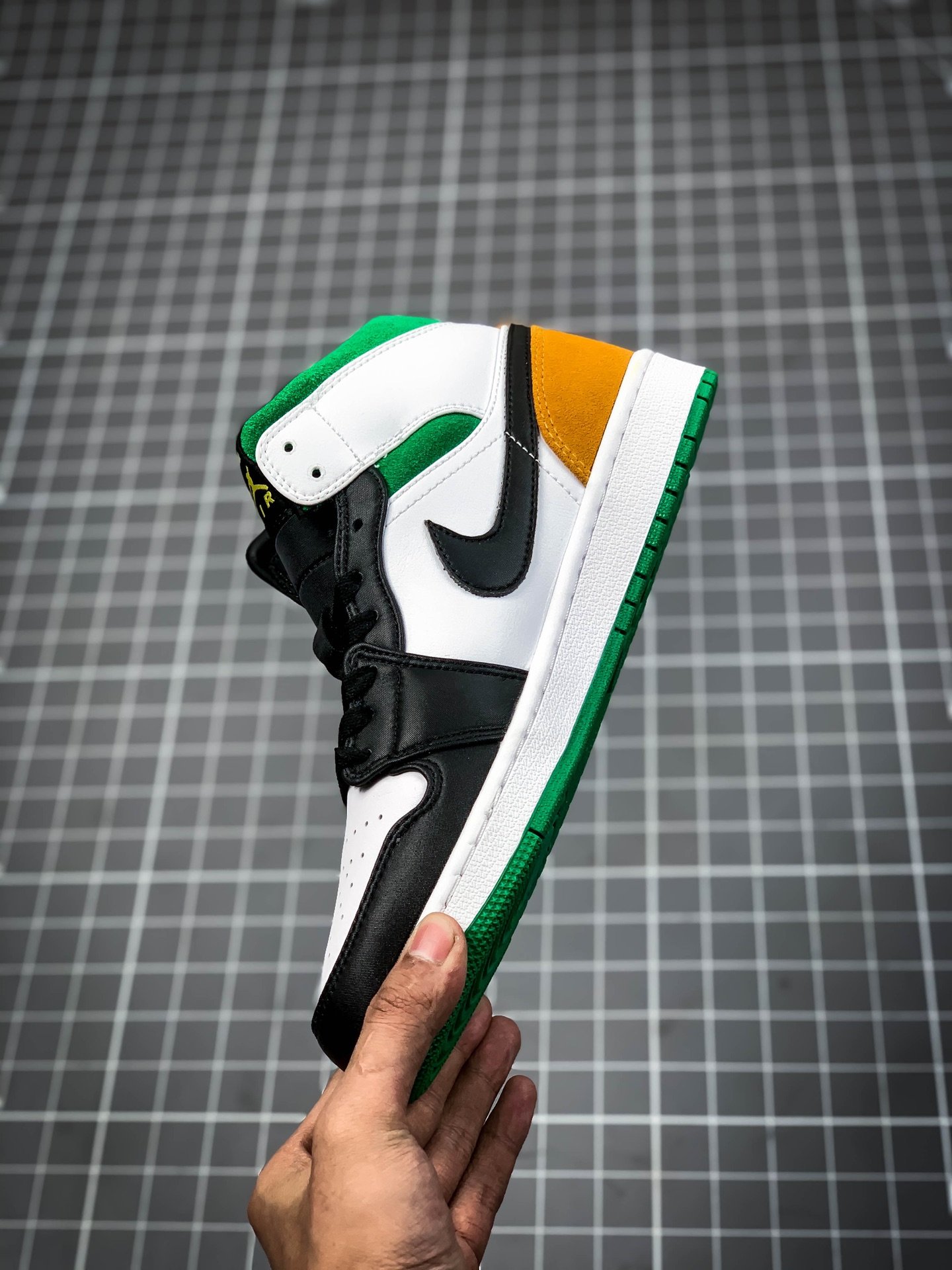 Air Jordan 1 Mid Black/White/Green 13