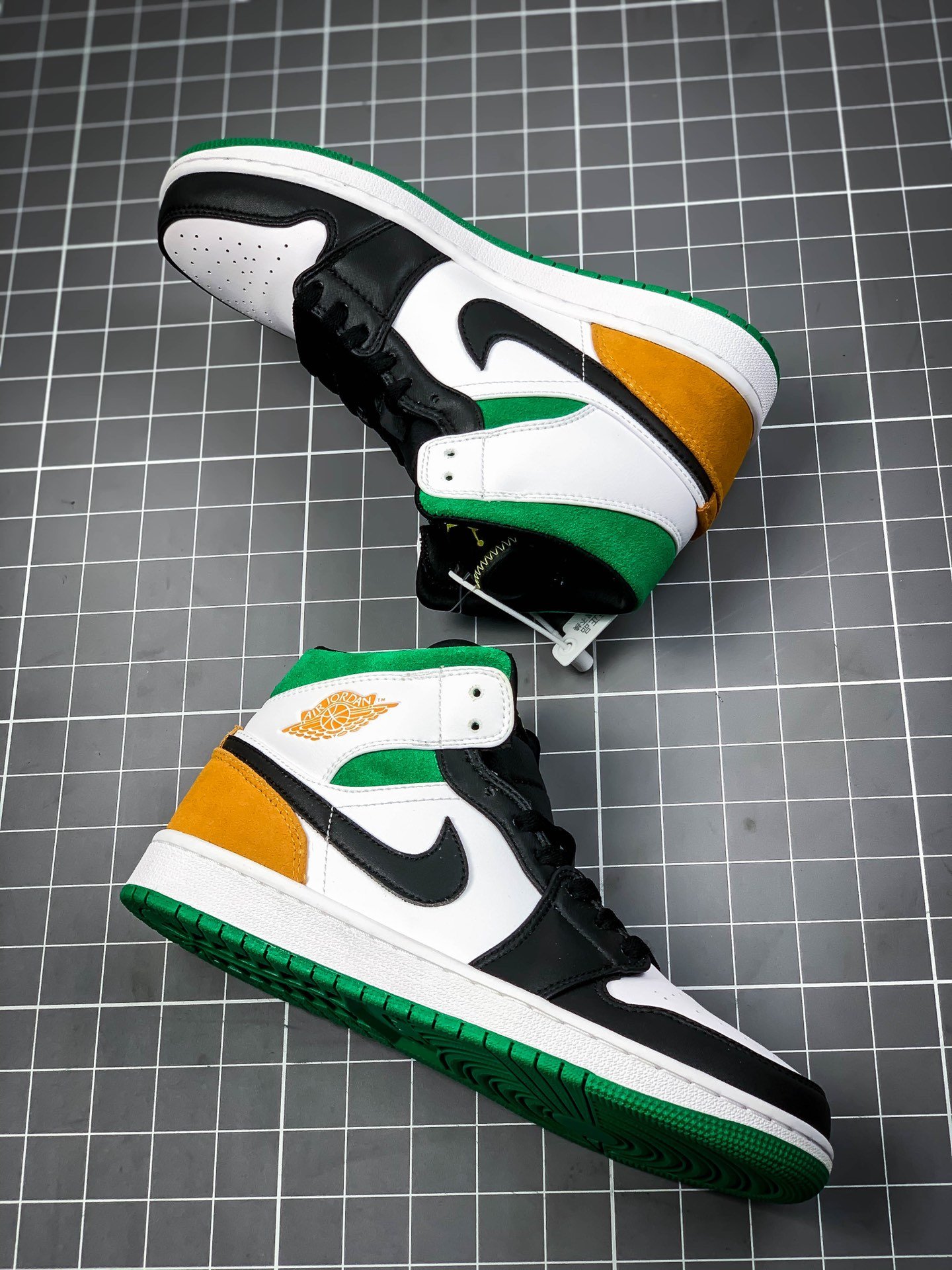 Air Jordan 1 Mid Black/White/Green 15