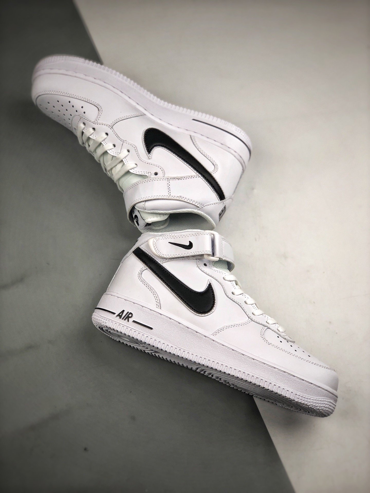 Air Force 1 Mid 07 White/Black 3