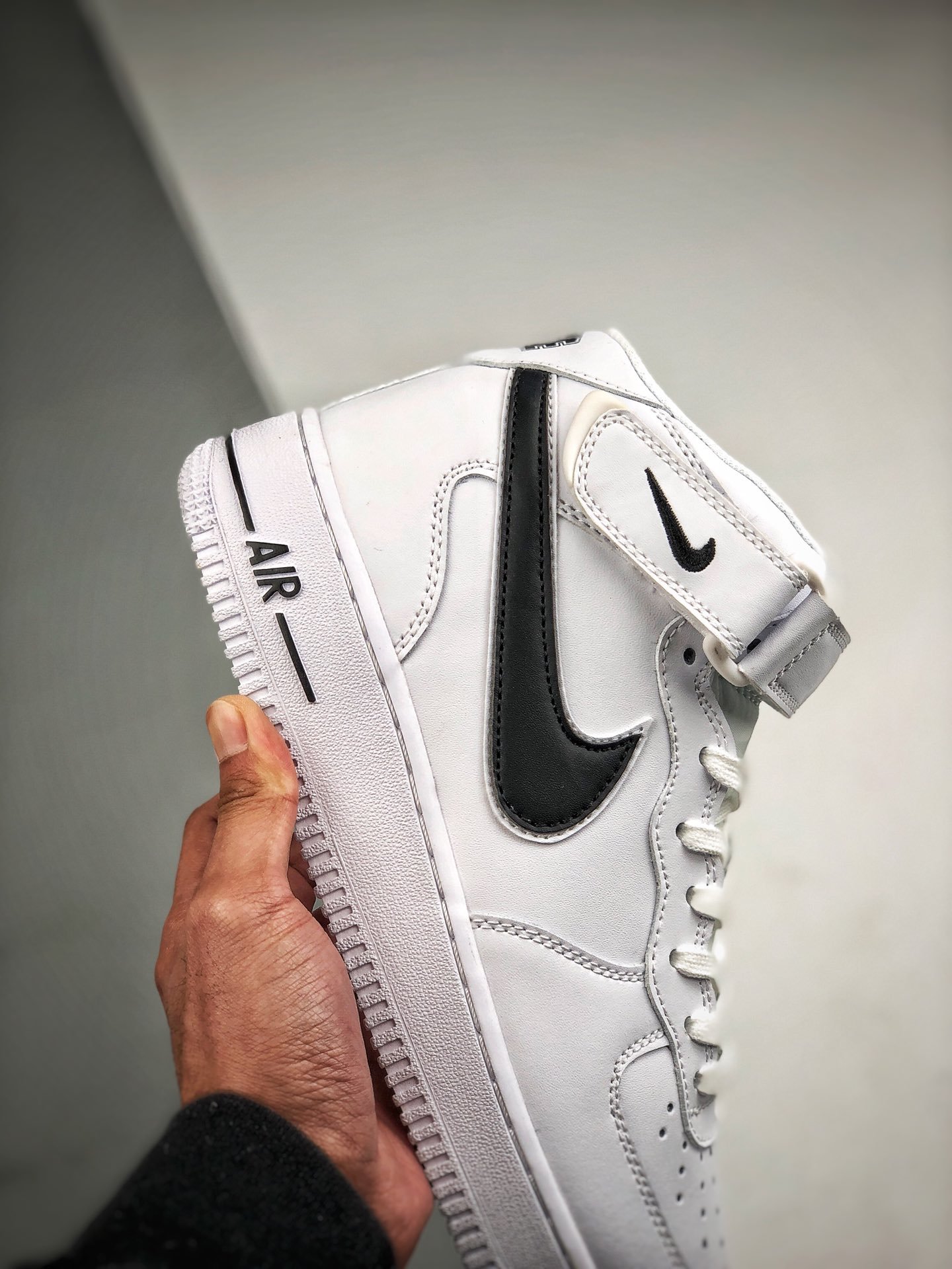 Air Force 1 Mid 07 White/Black 5