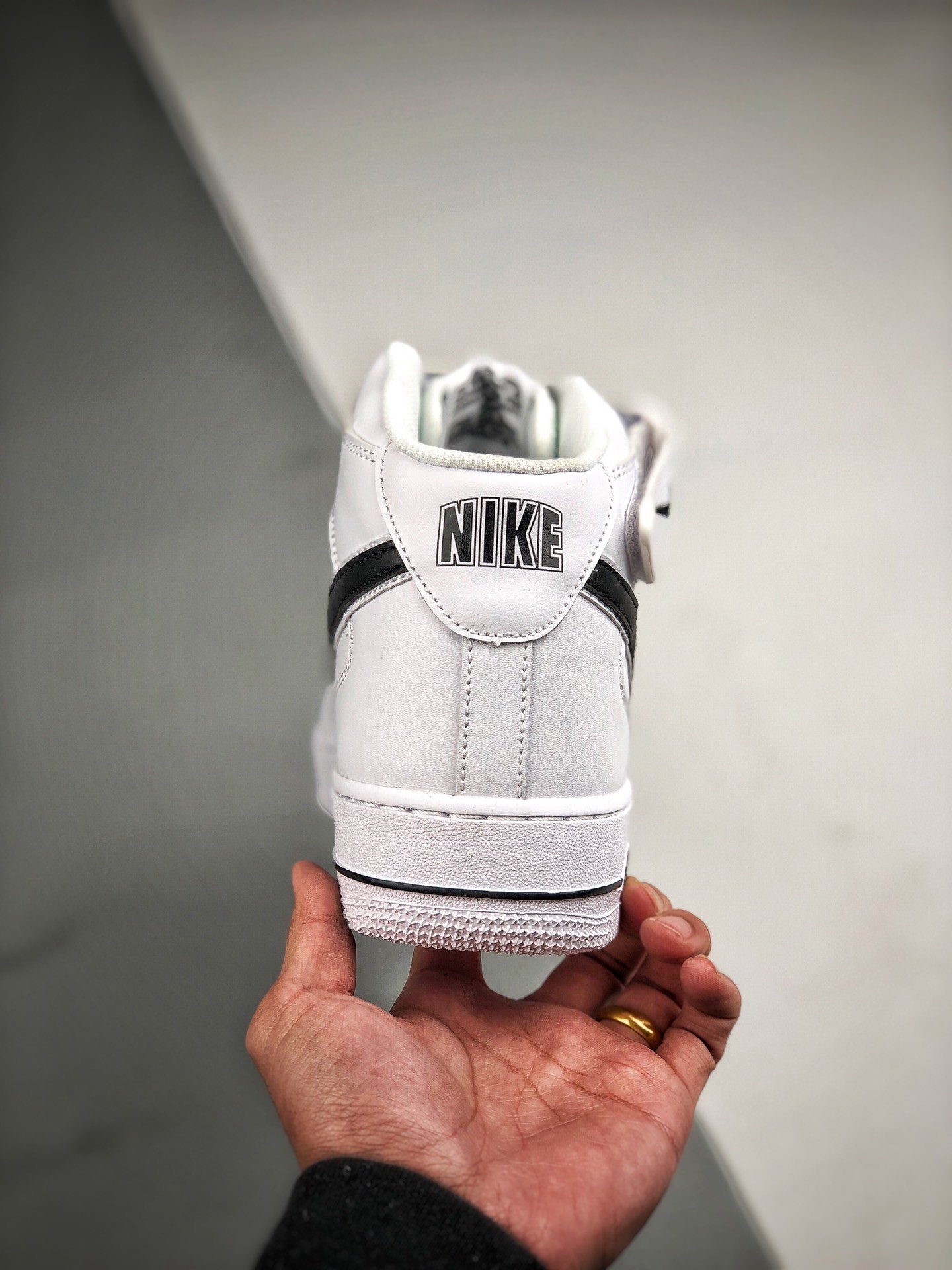 Air Force 1 Mid 07 White/Black 7