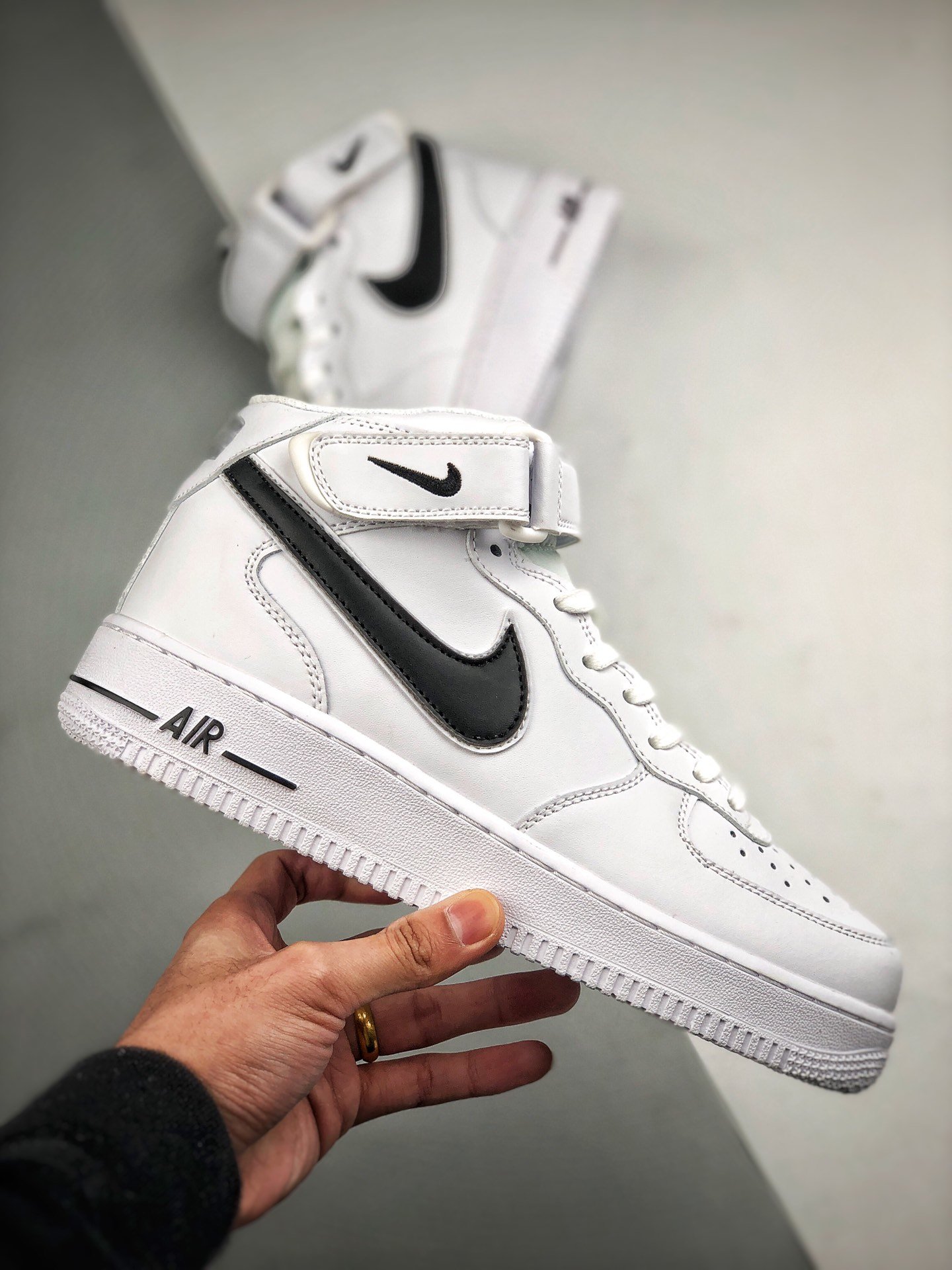 Air Force 1 Mid 07 White/Black 11