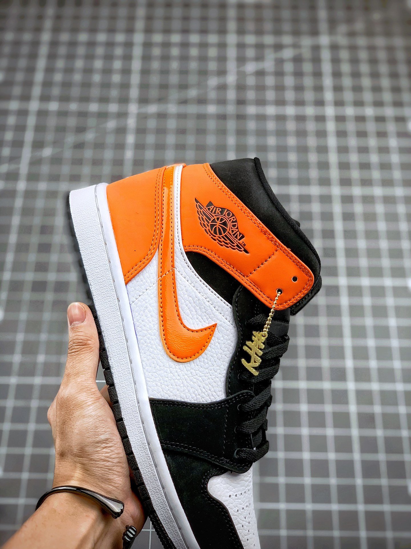 Air Jordan 1 Mid Shattered Backboard Black/White-Starfish 3