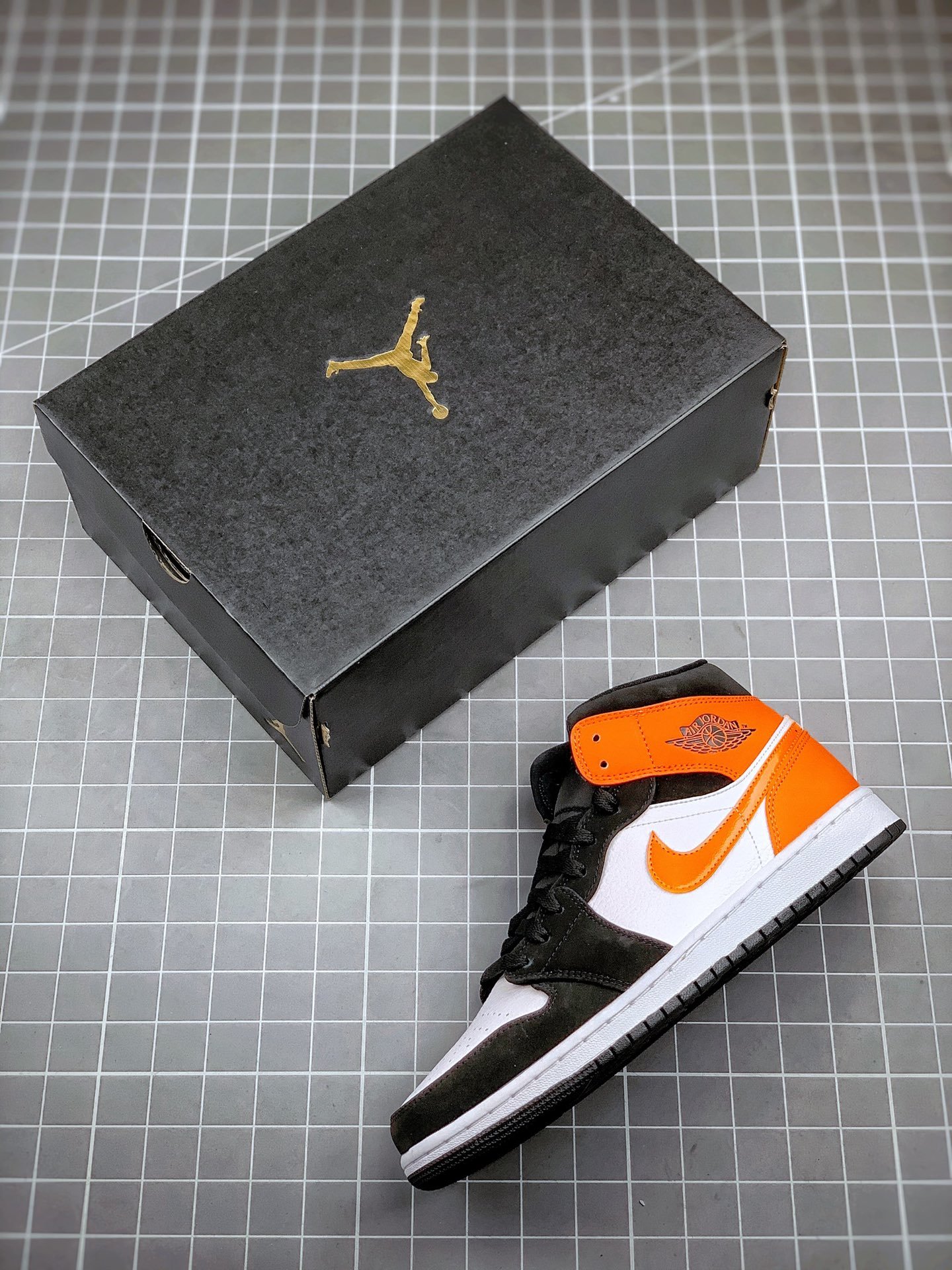 Air Jordan 1 Mid Shattered Backboard Black/White-Starfish 7