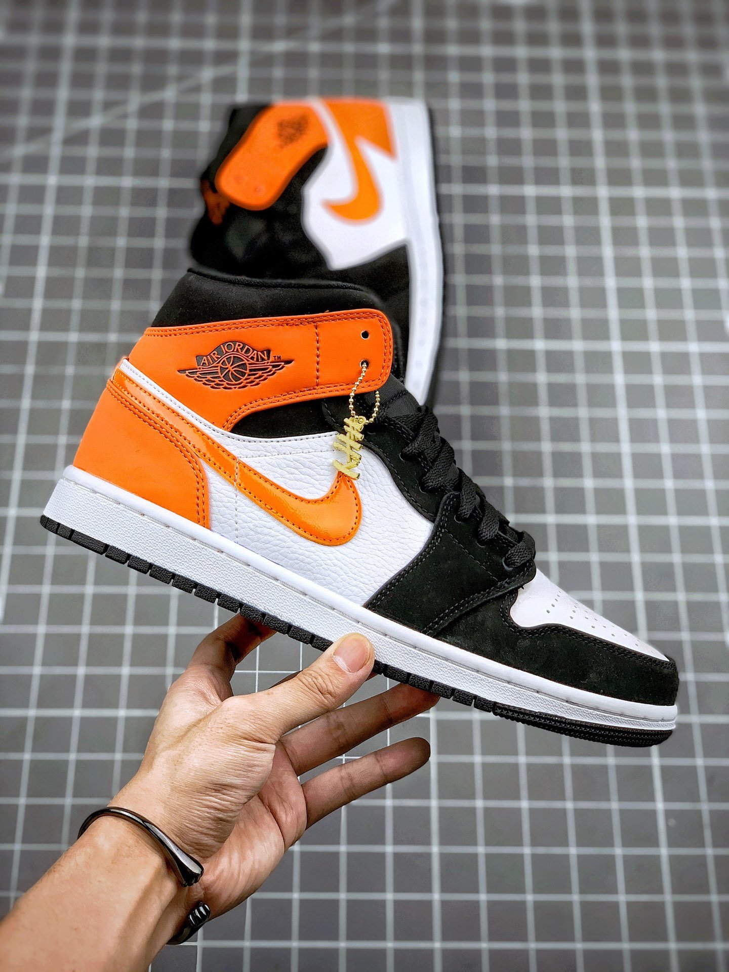 Air Jordan 1 Mid Shattered Backboard Black/White-Starfish 13