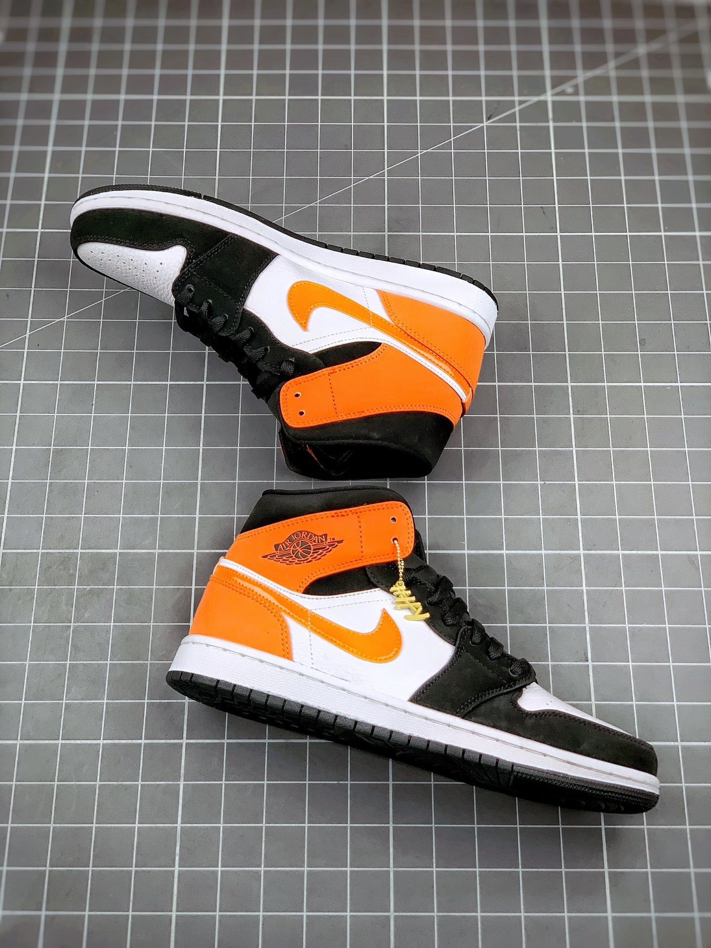 Air Jordan 1 Mid Shattered Backboard Black/White-Starfish 15