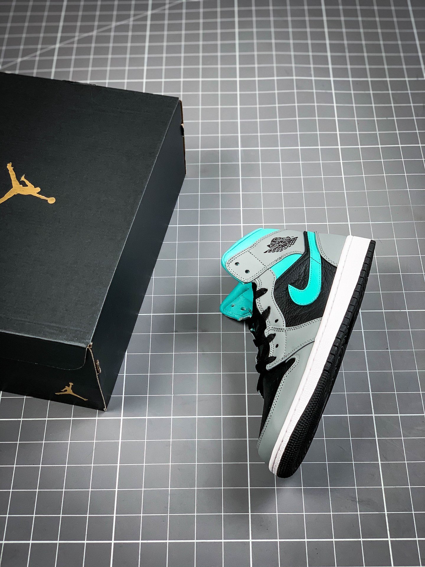 Air Jordan 1 Mid Grey/Aqua Blue/White 9