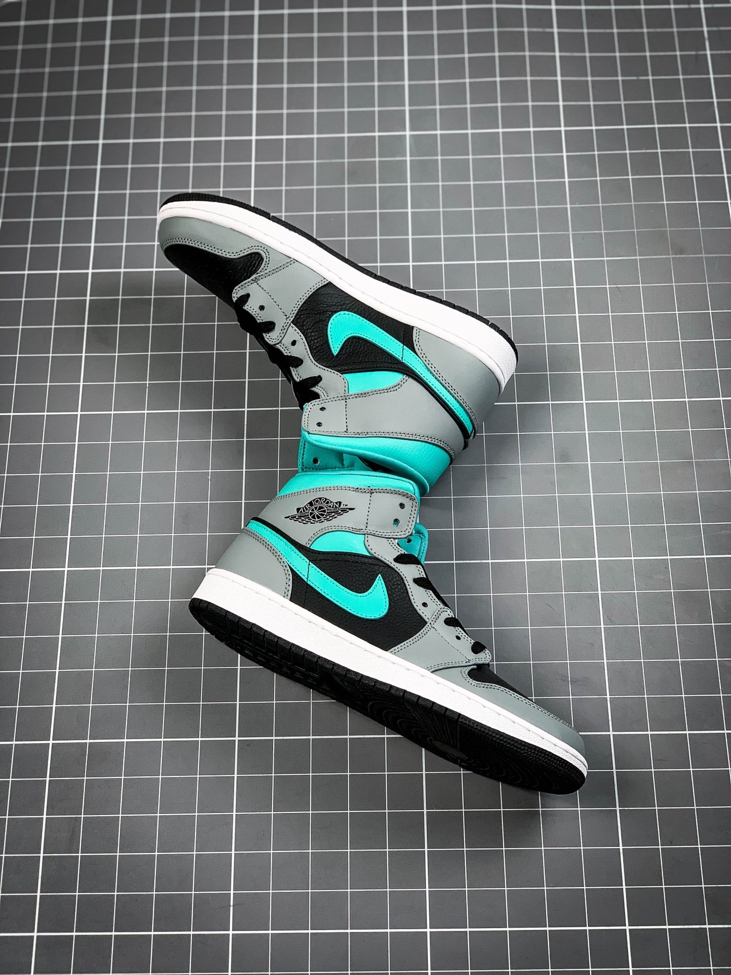 Air Jordan 1 Mid Grey/Aqua Blue/White 17