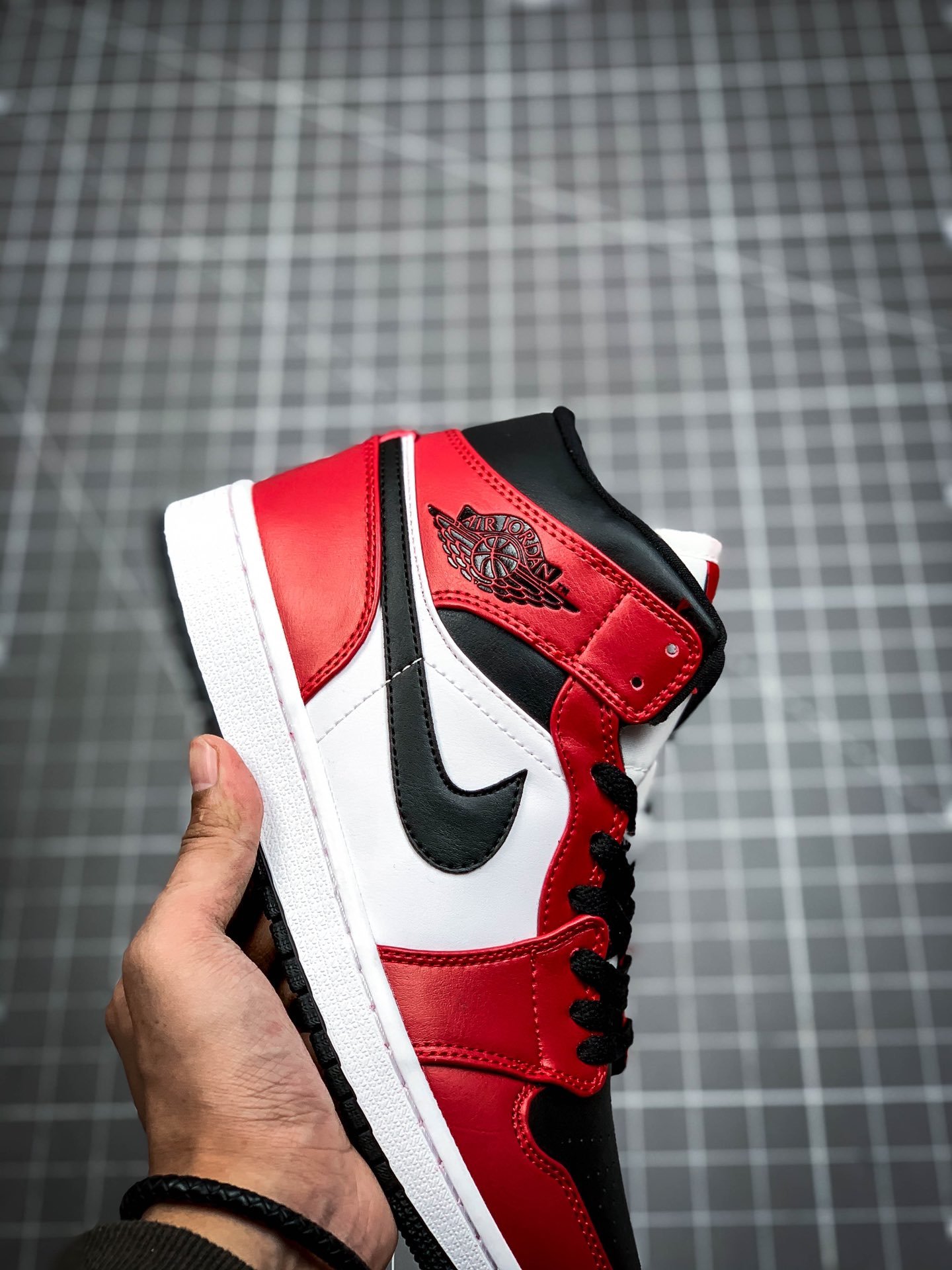 Air Jordan 1 Mid Chicago Toe Black/Gym Red-White 5