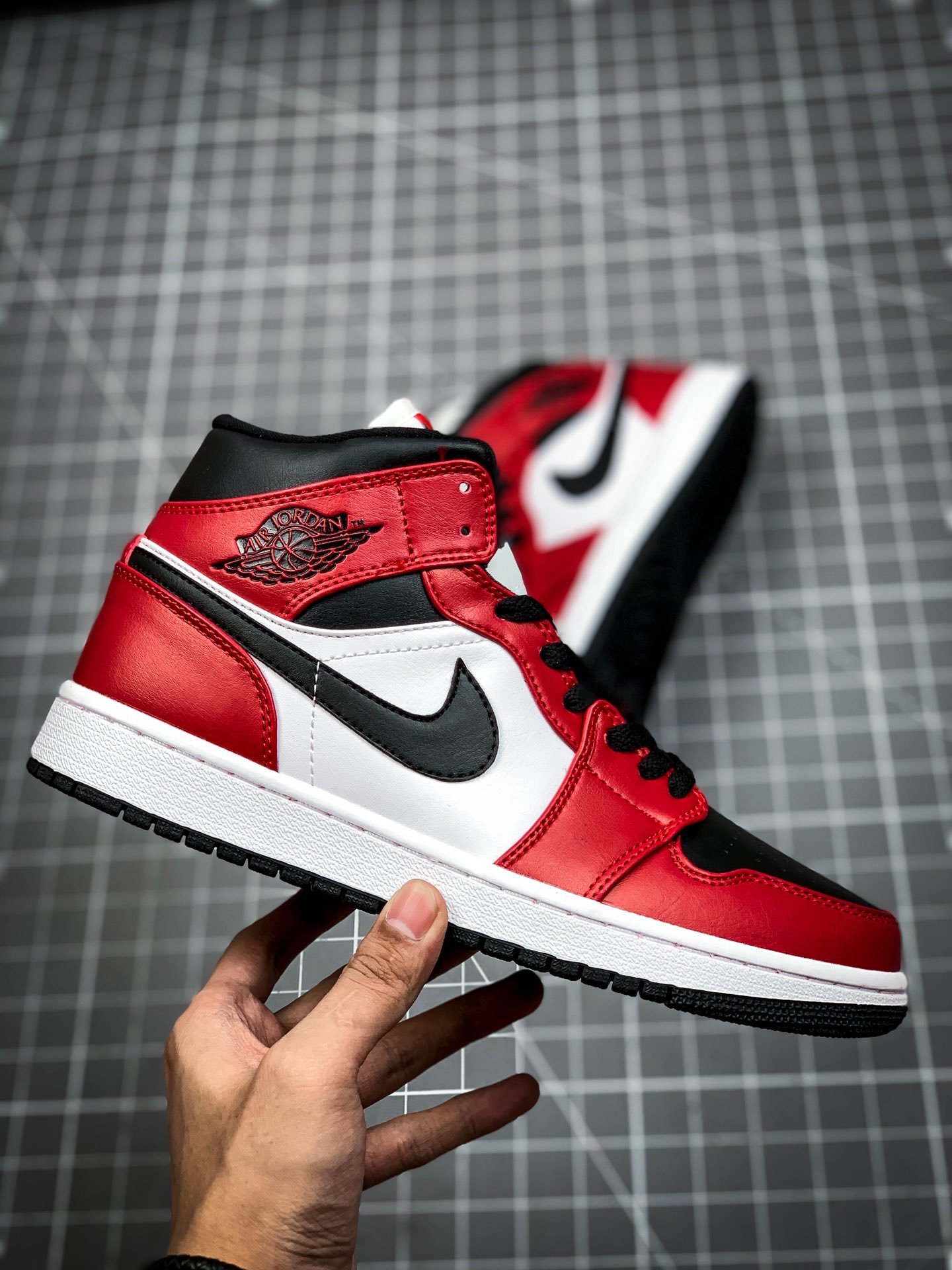 Air Jordan 1 Mid Chicago Toe Black/Gym Red-White 11