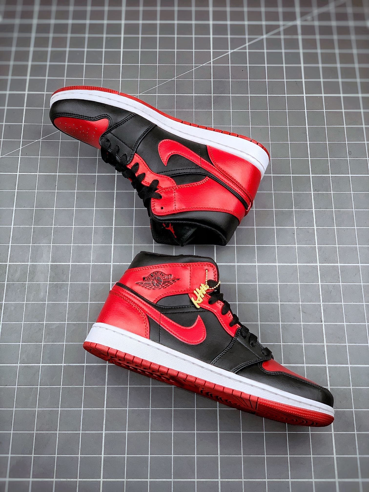 Air Jordan 1 Mid Bred Black/Black/Red 9