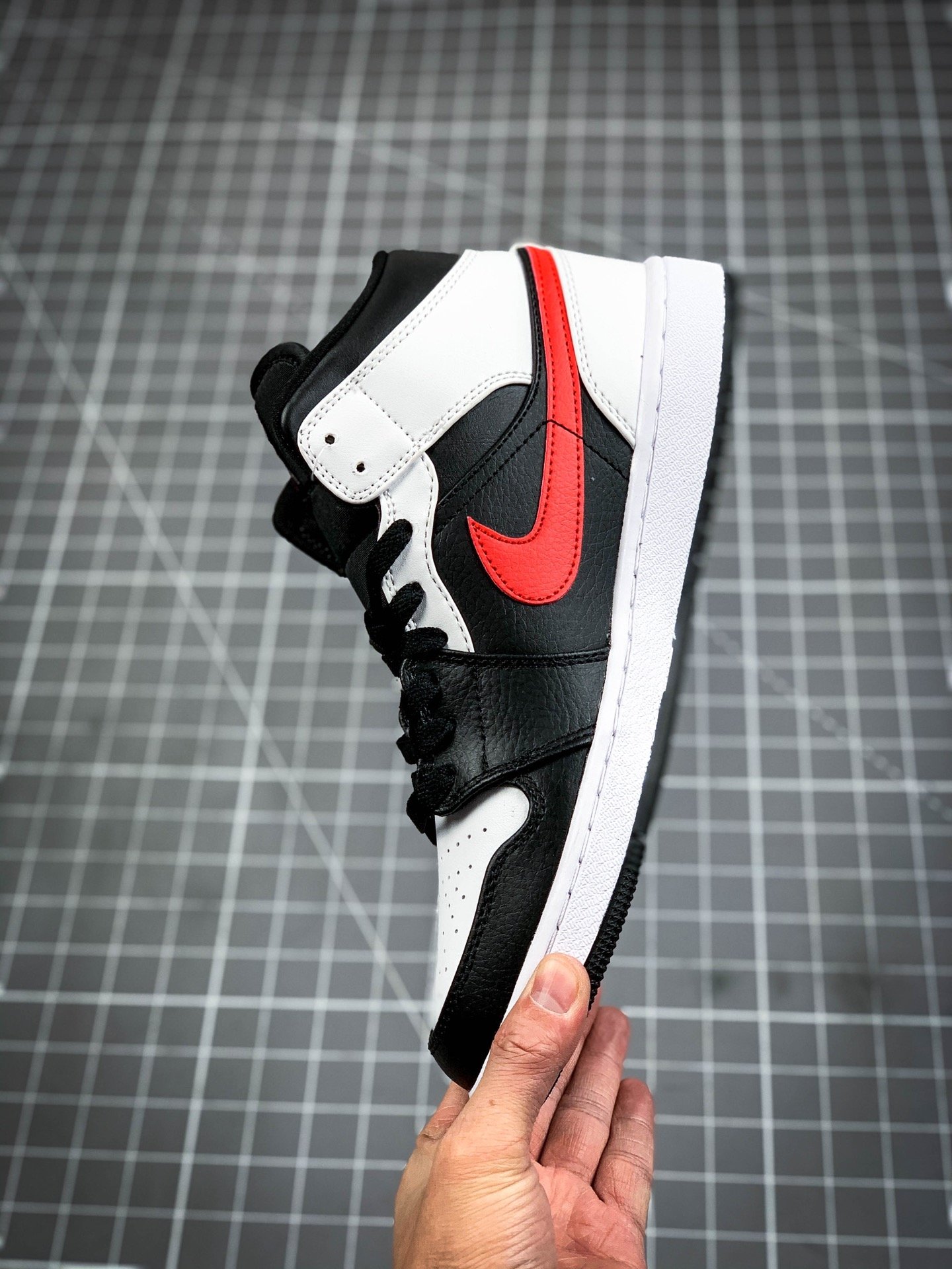 Air Jordan 1 Mid Black/White/Red 3