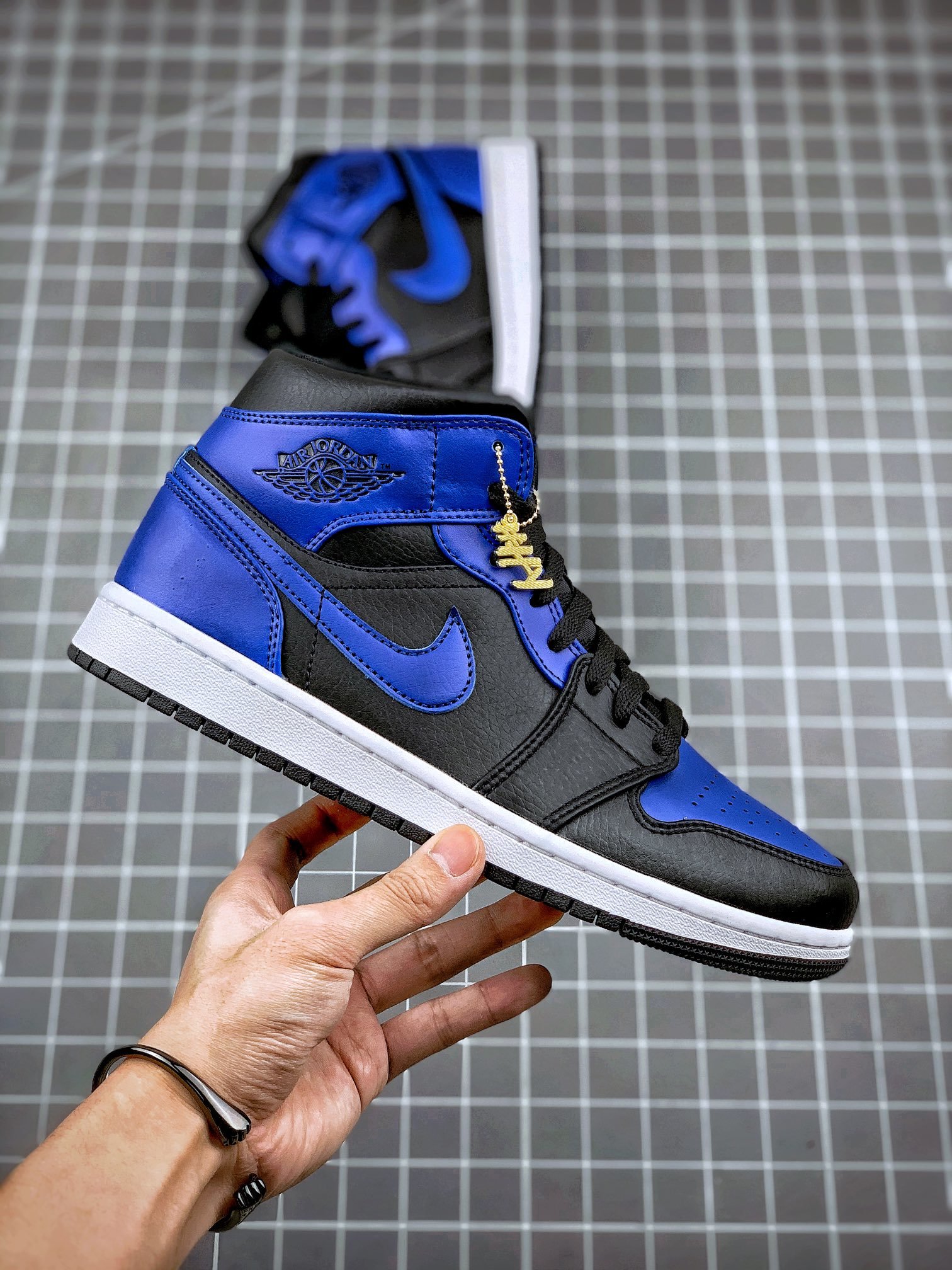 Air Jordan 1 Mid Hyper Royal Black/Hyper Royal-White 3