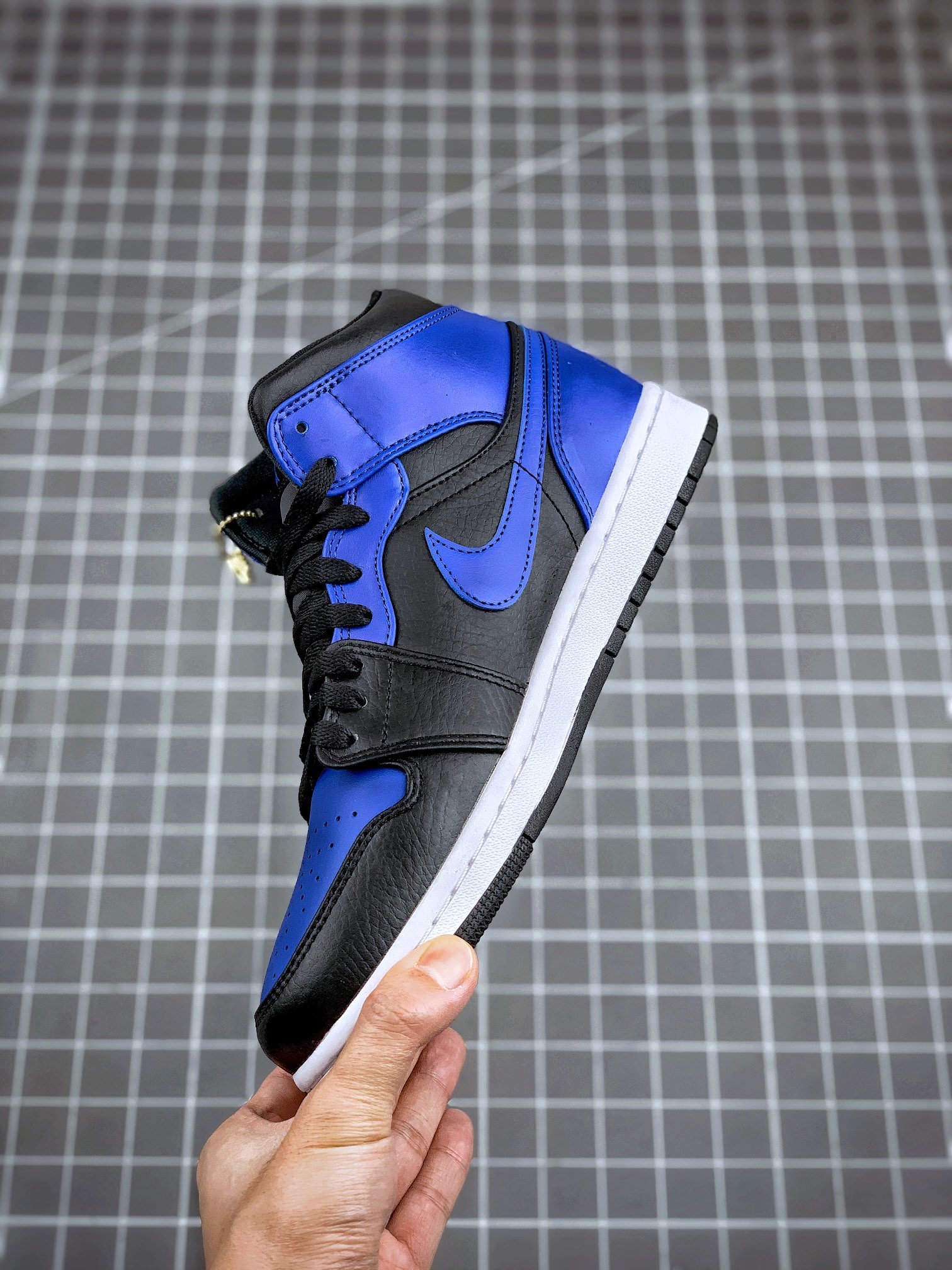 Air Jordan 1 Mid Hyper Royal Black/Hyper Royal-White 9