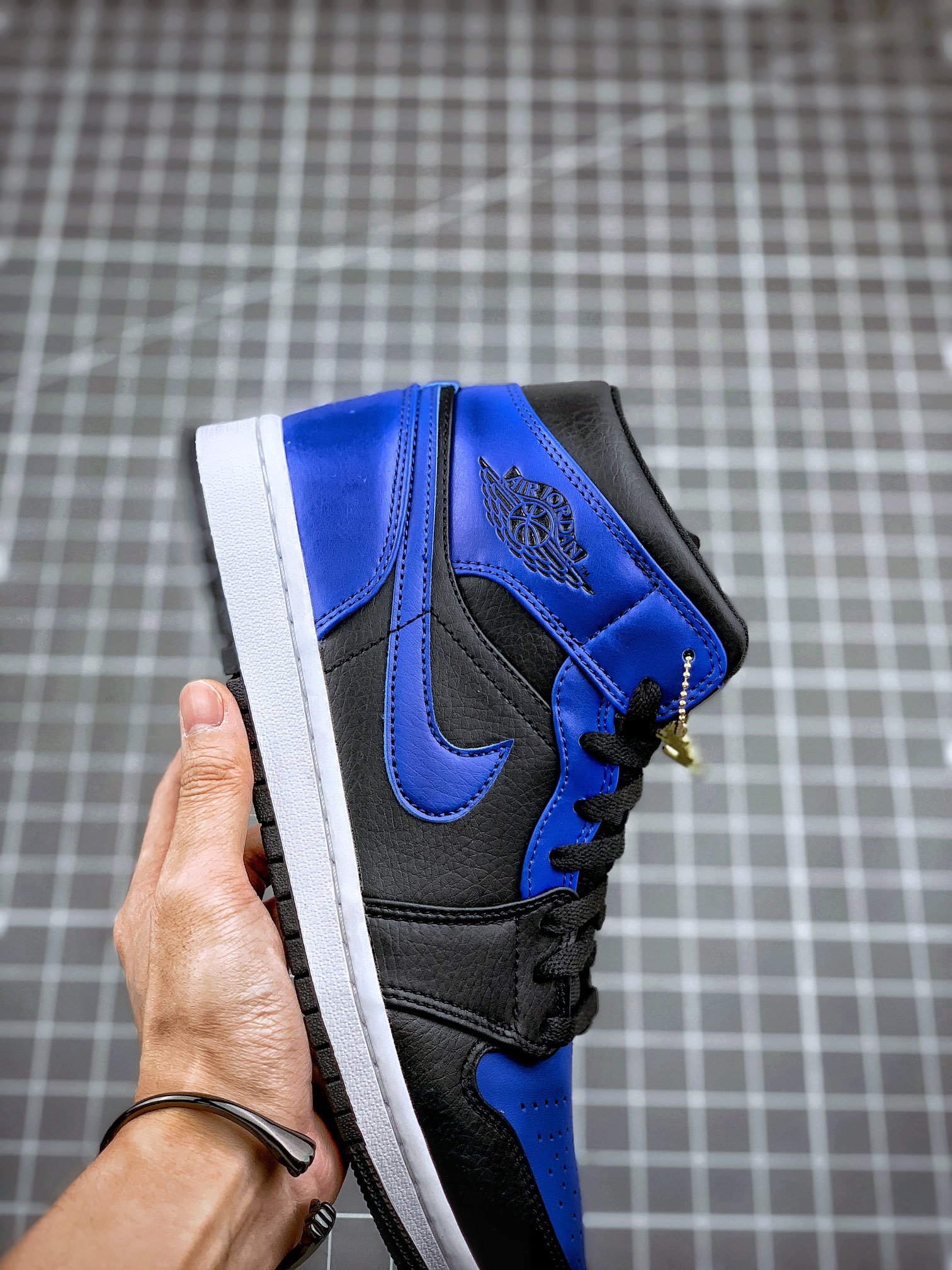 Air Jordan 1 Mid Hyper Royal Black/Hyper Royal-White 17