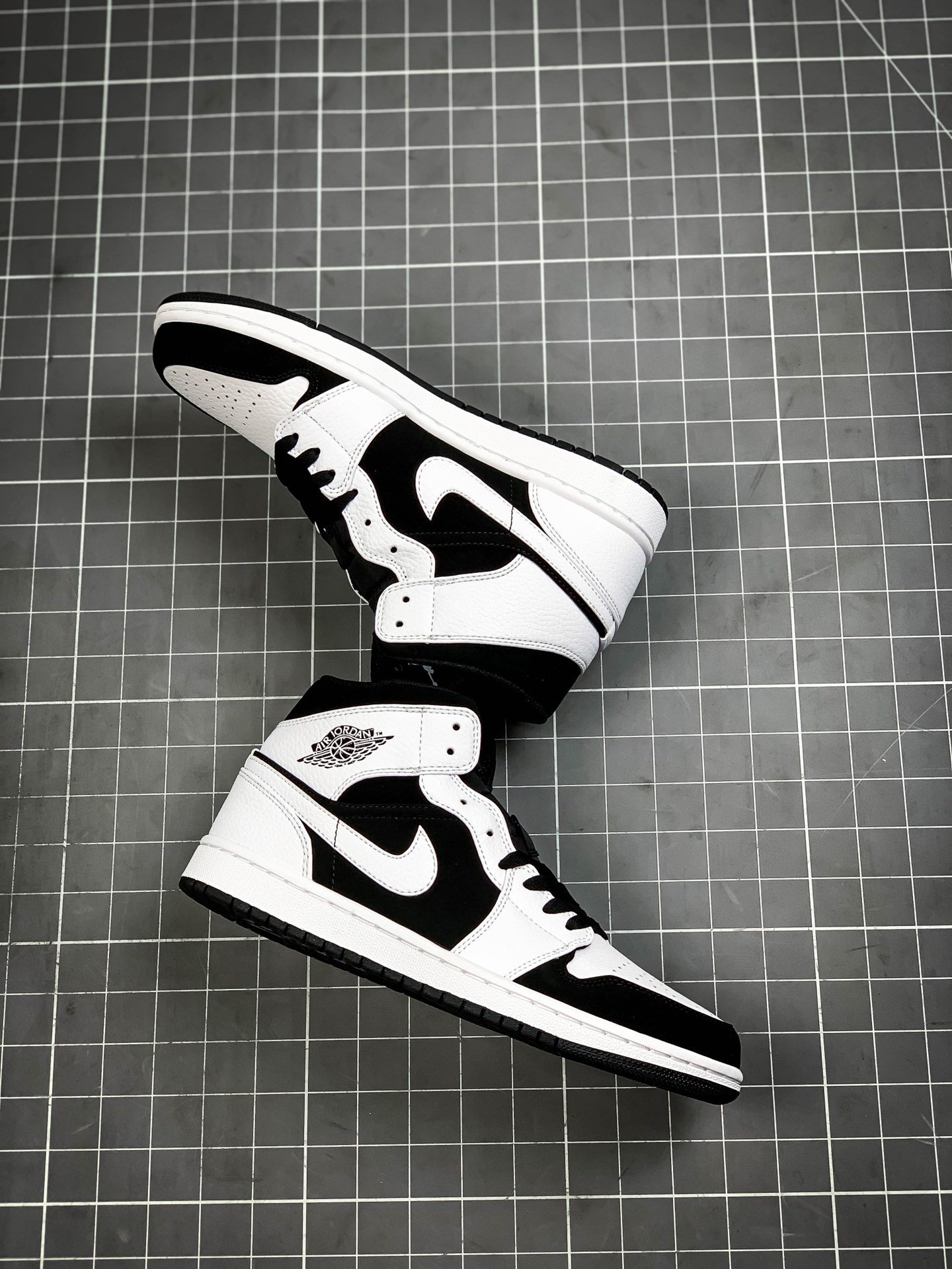 Air Jordan 1 Mid White/Black-White 3