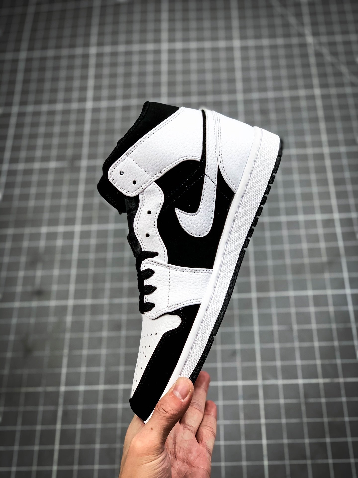 Air Jordan 1 Mid White/Black-White 7