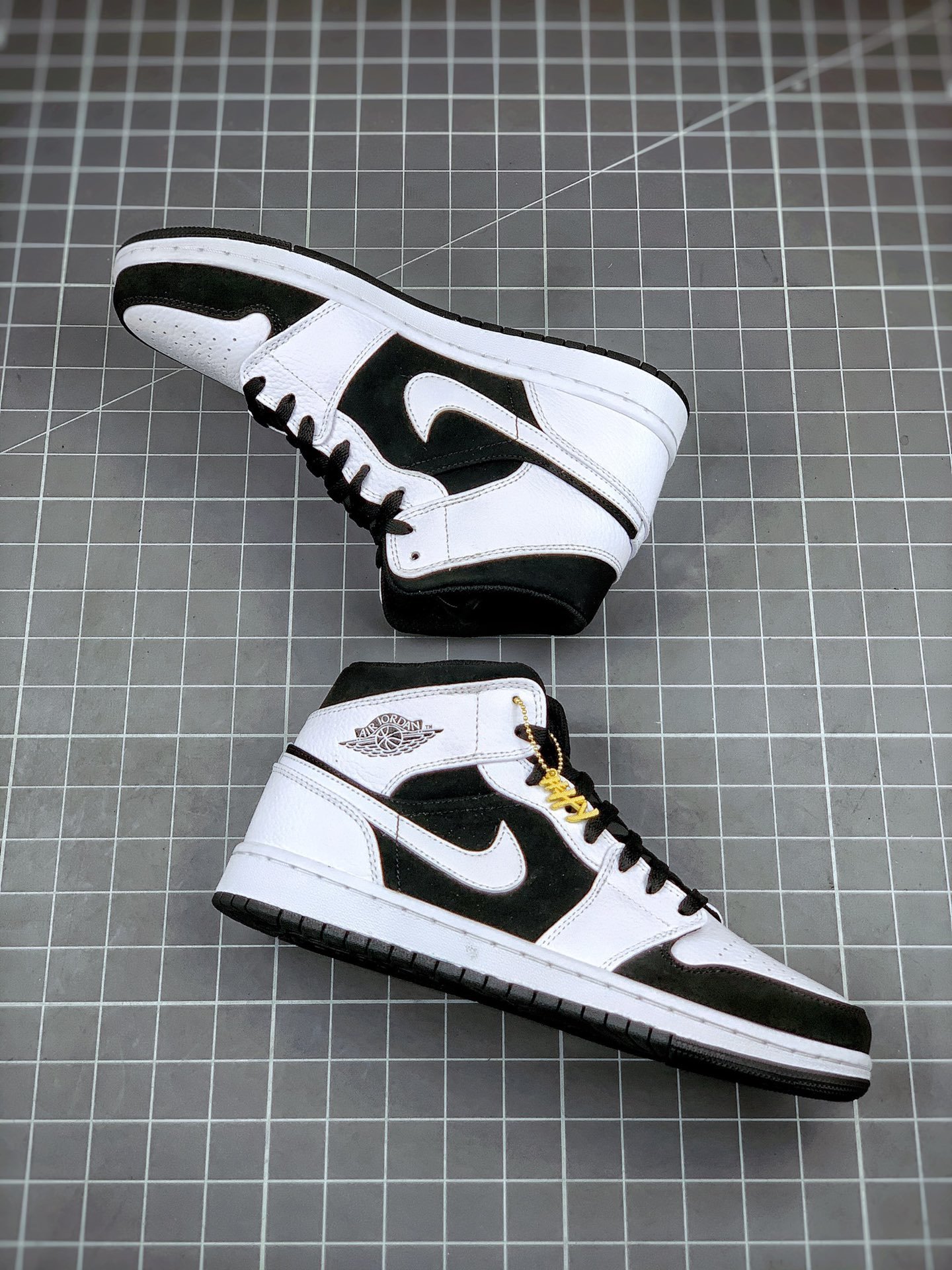 Air Jordan 1 Retro Mid Tuxedo Black/White 5