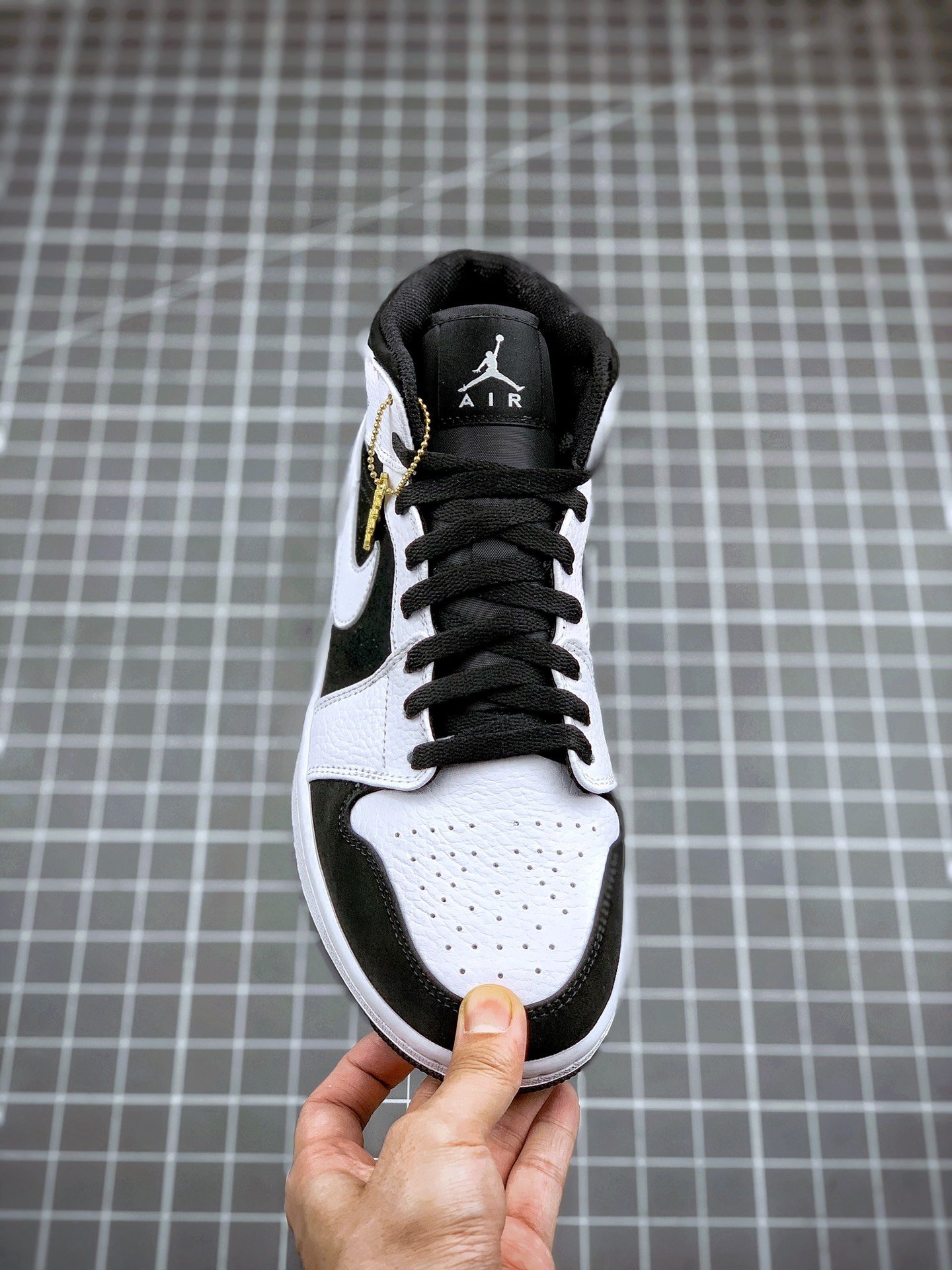 Air Jordan 1 Retro Mid Tuxedo Black/White 7