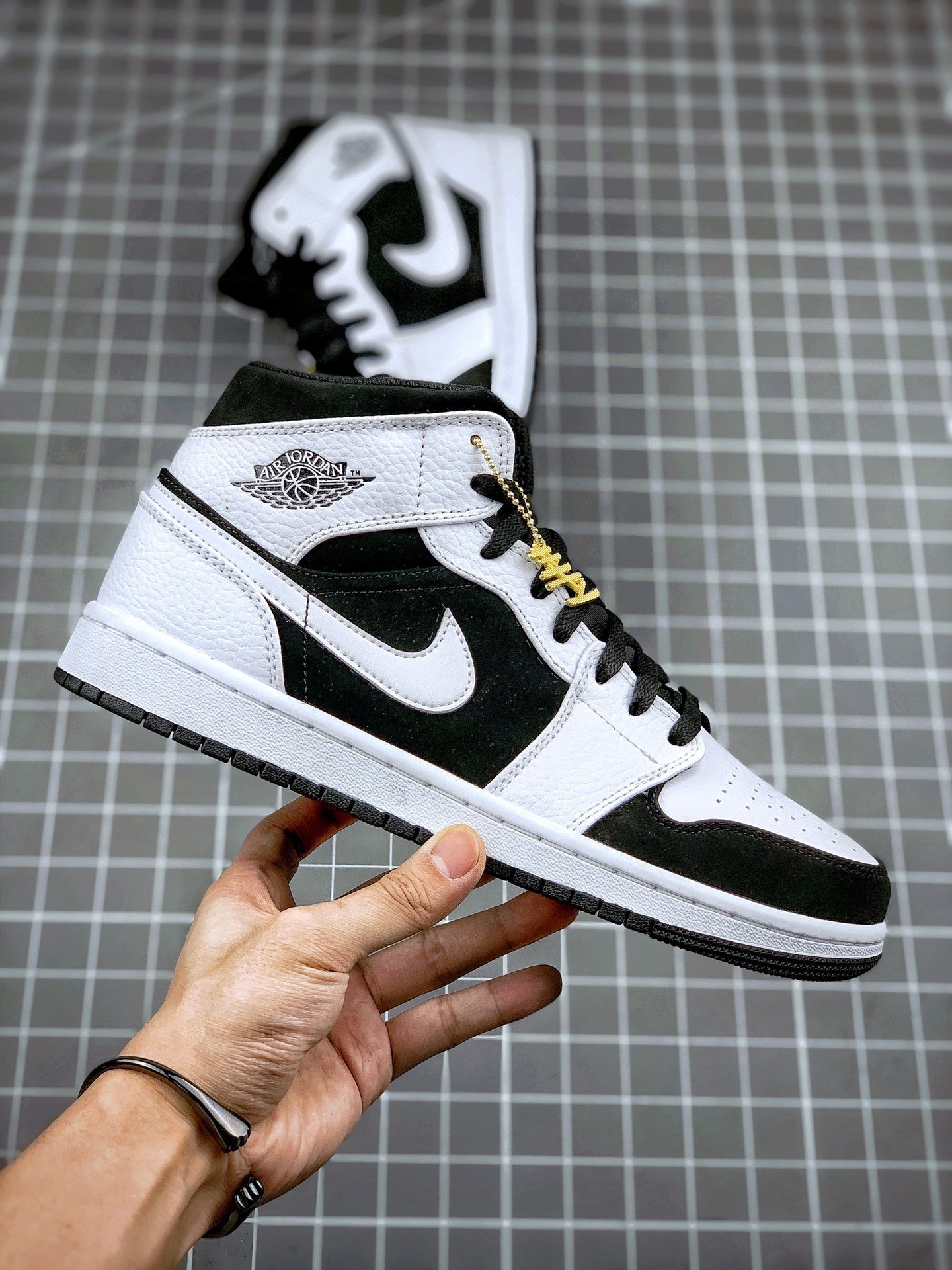 Air Jordan 1 Retro Mid Tuxedo Black/White 9