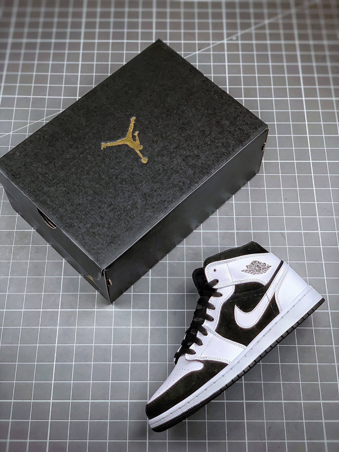 Air Jordan 1 Retro Mid Tuxedo Black/White 13