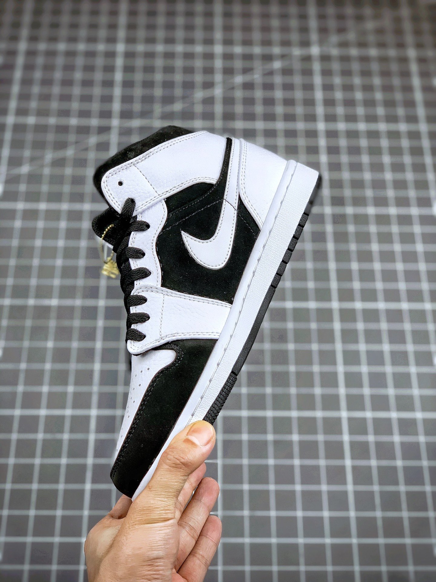 Air Jordan 1 Retro Mid Tuxedo Black/White 17