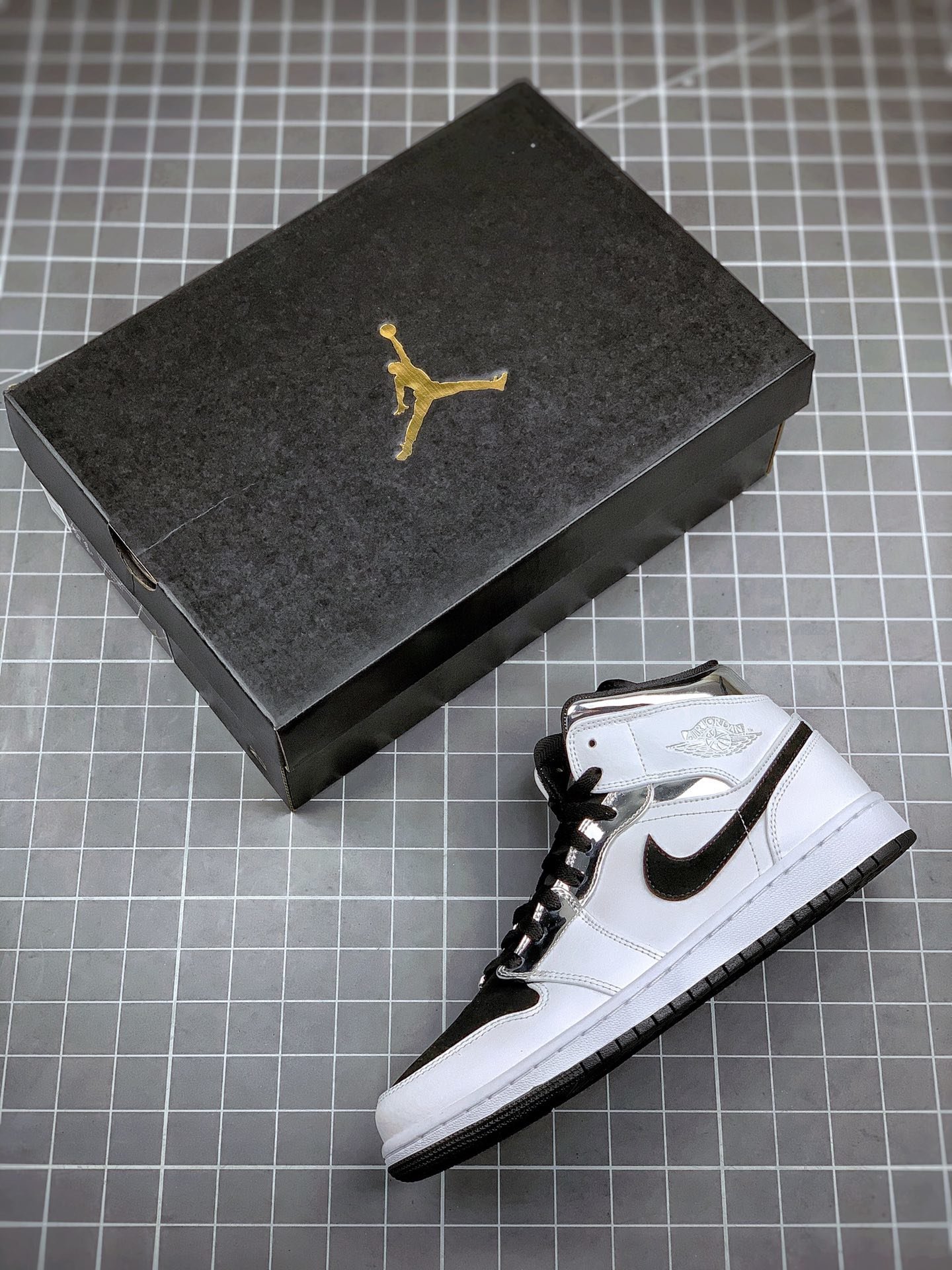 Original Quality Air Jordan 1 Mid Alternate Think 16 White/Silver-Black 9