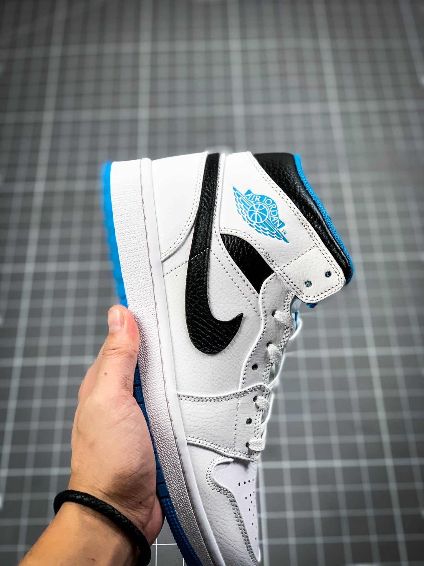 Air Jordan 1 Mid Laser Blue/White/Black 7