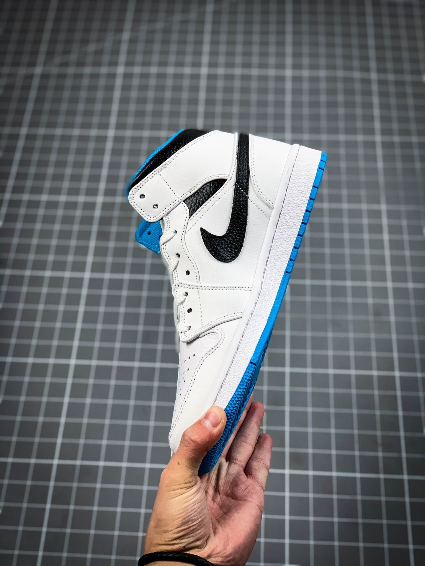 Air Jordan 1 Mid Laser Blue/White/Black 11