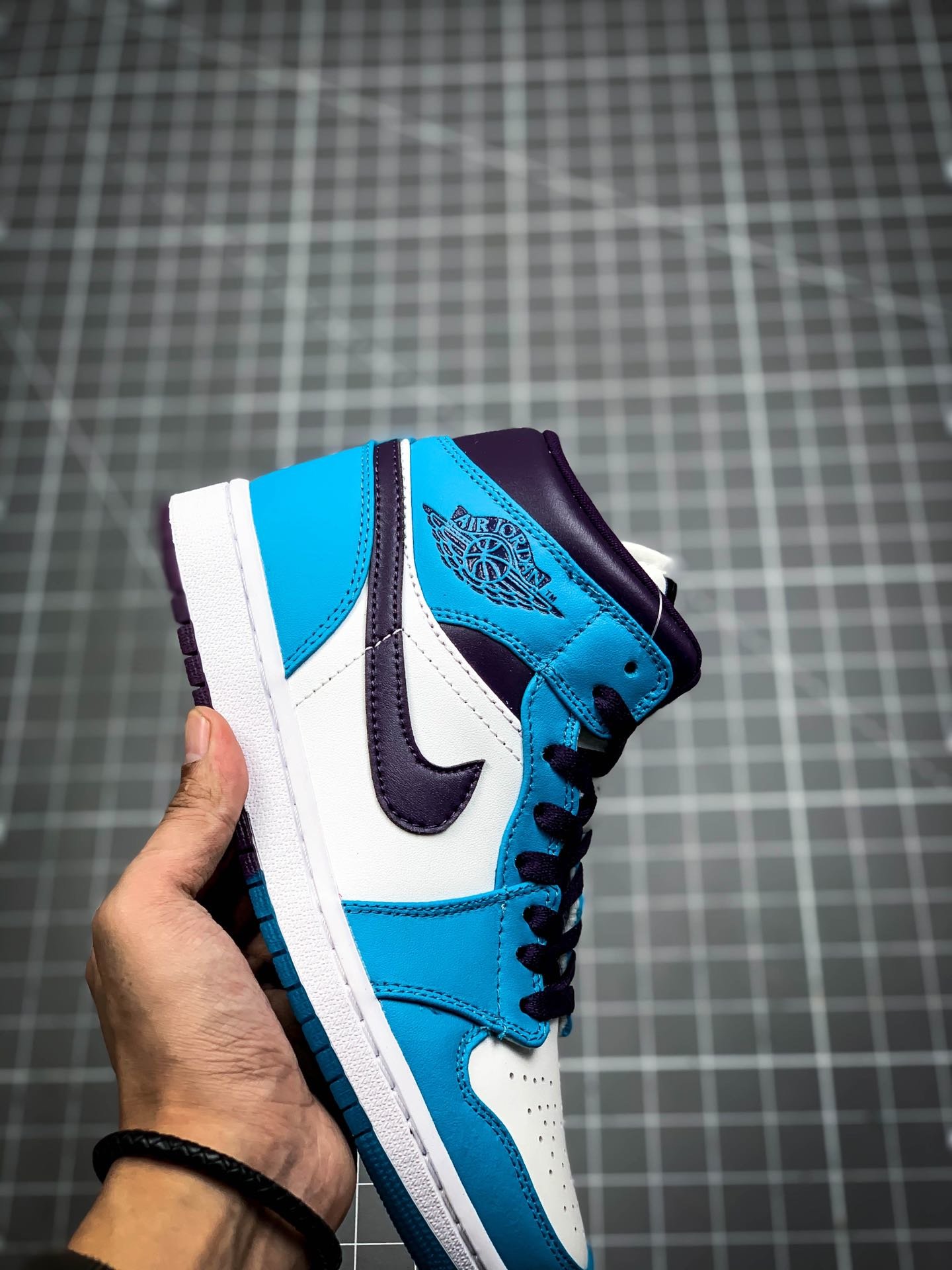 Air Jordan 1 Mid Hornets Blue Lagoon/Grand Purple-White 3