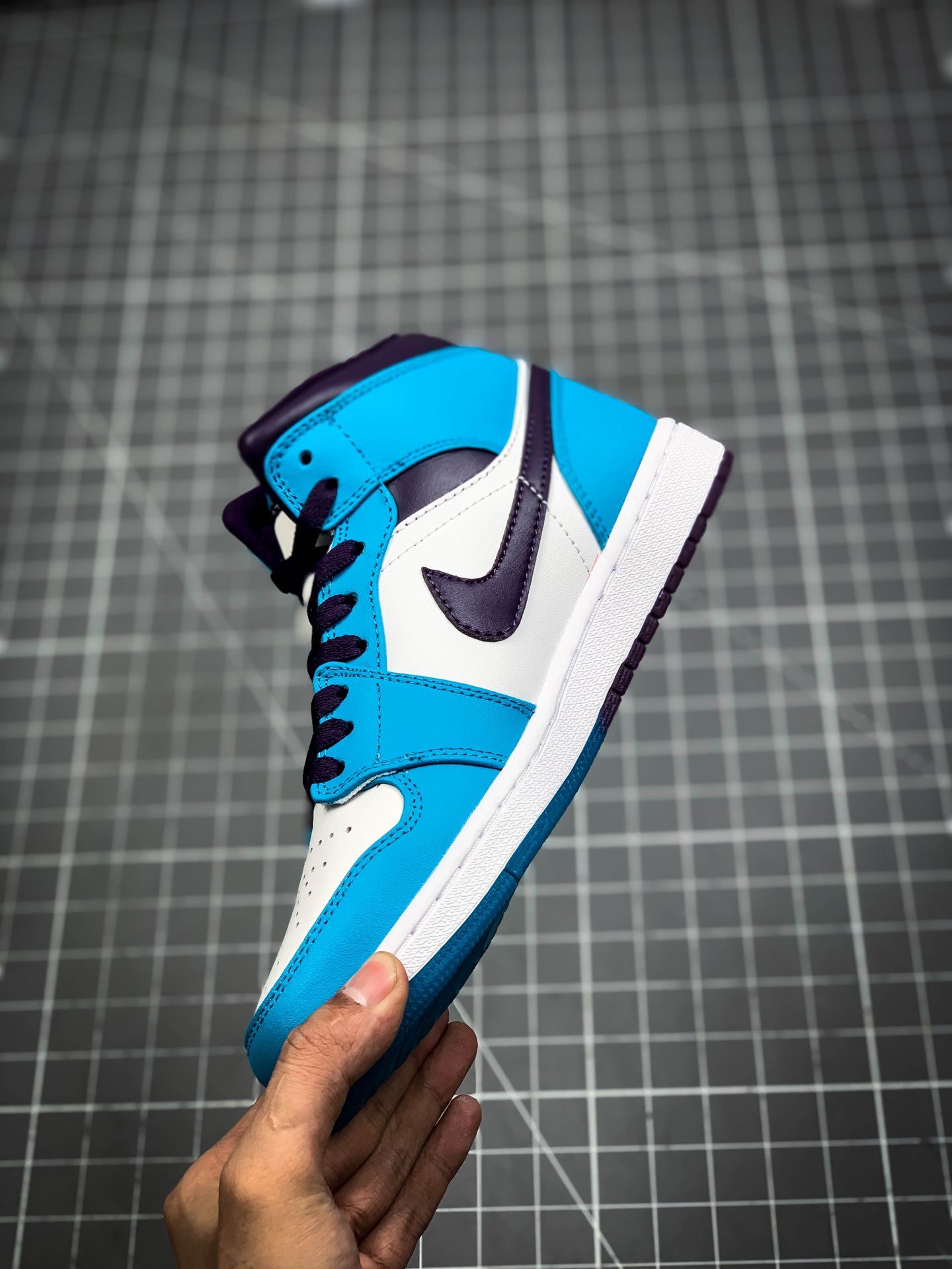 Air Jordan 1 Mid Hornets Blue Lagoon/Grand Purple-White 5