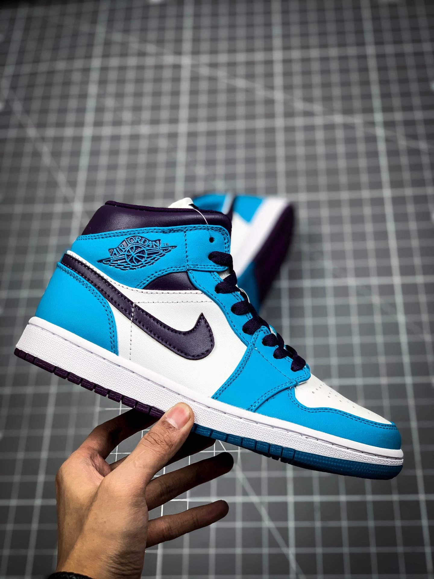 Air Jordan 1 Mid Hornets Blue Lagoon/Grand Purple-White 11