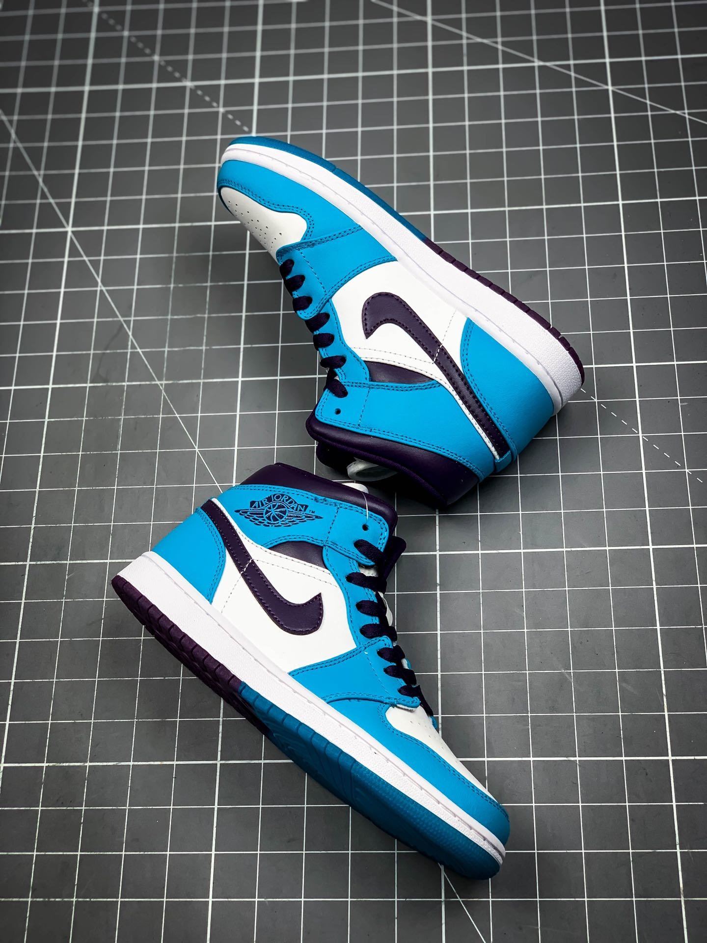 Air Jordan 1 Mid Hornets Blue Lagoon/Grand Purple-White 17