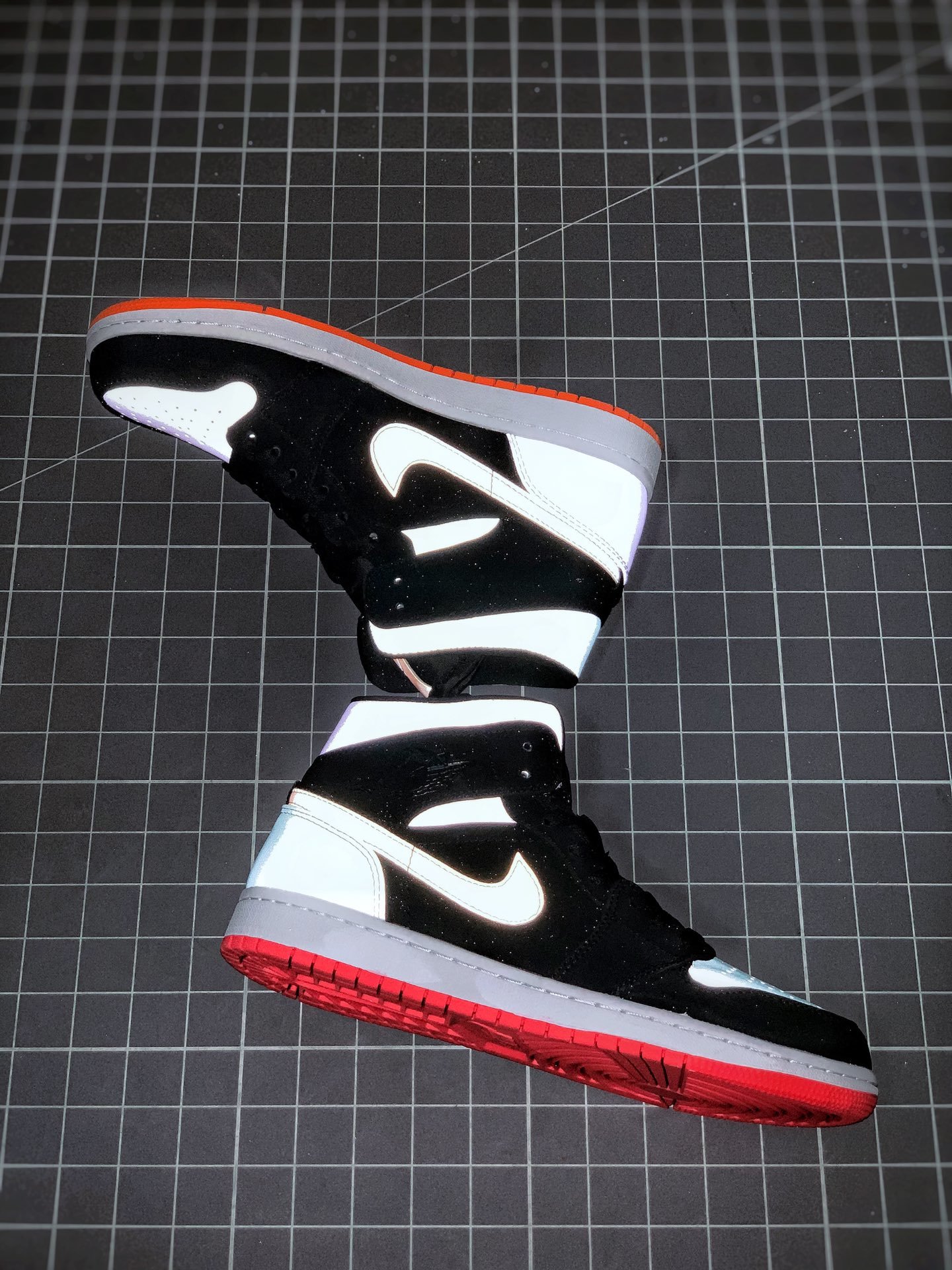 Air Jordan 1 Mid Gs Candy Black/Total Orange/Multi-Color 9