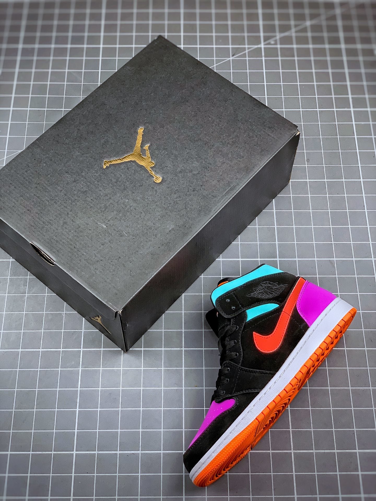 Air Jordan 1 Mid Gs Candy Black/Total Orange/Multi-Color 17