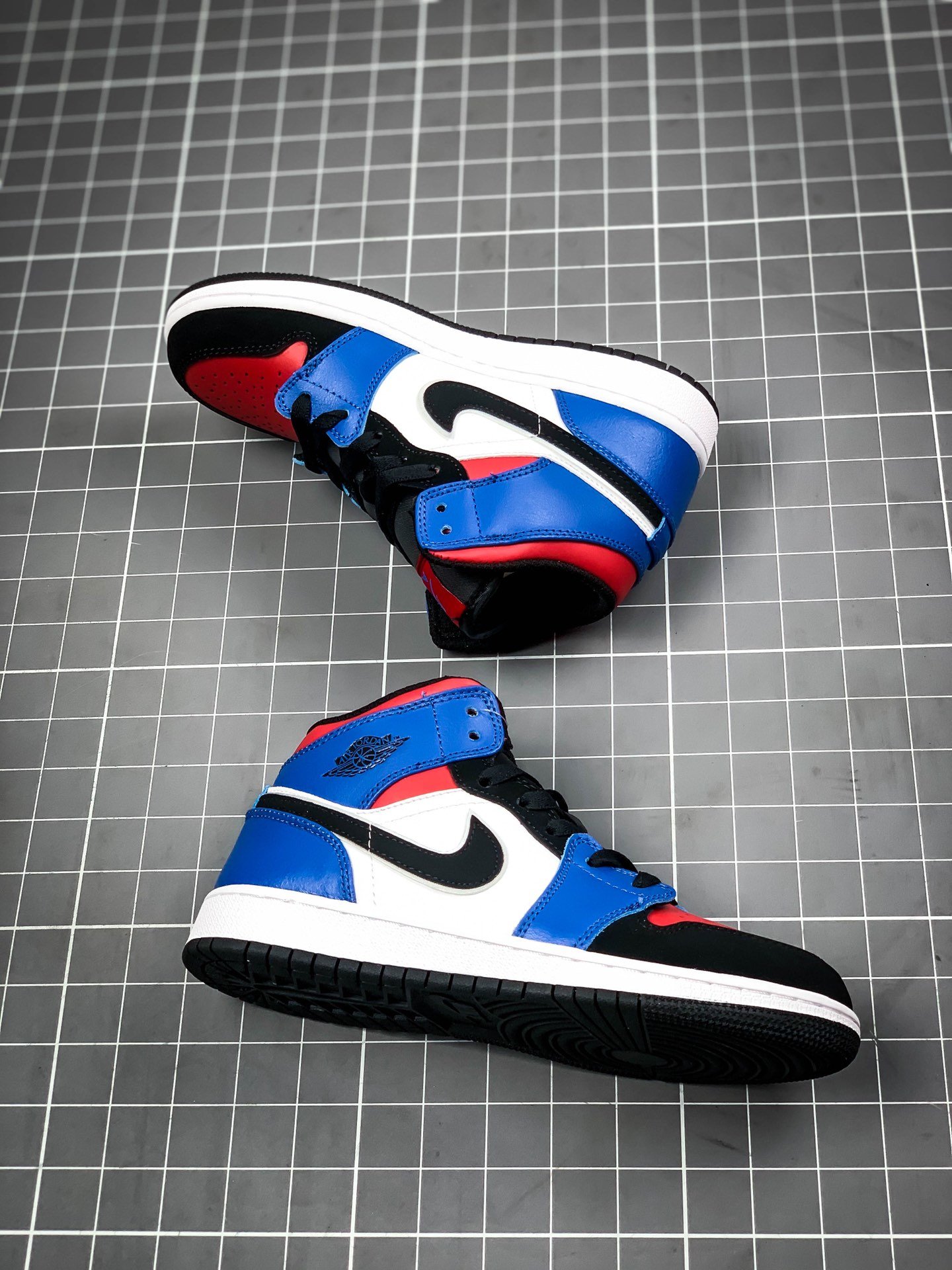 Air Jordan 1 Mid Gs White/Black-Hyper Royal-University Red 3