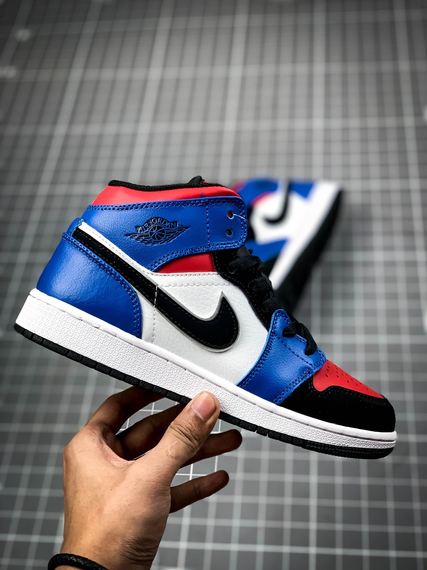 Air Jordan 1 Mid Gs White/Black-Hyper Royal-University Red 9