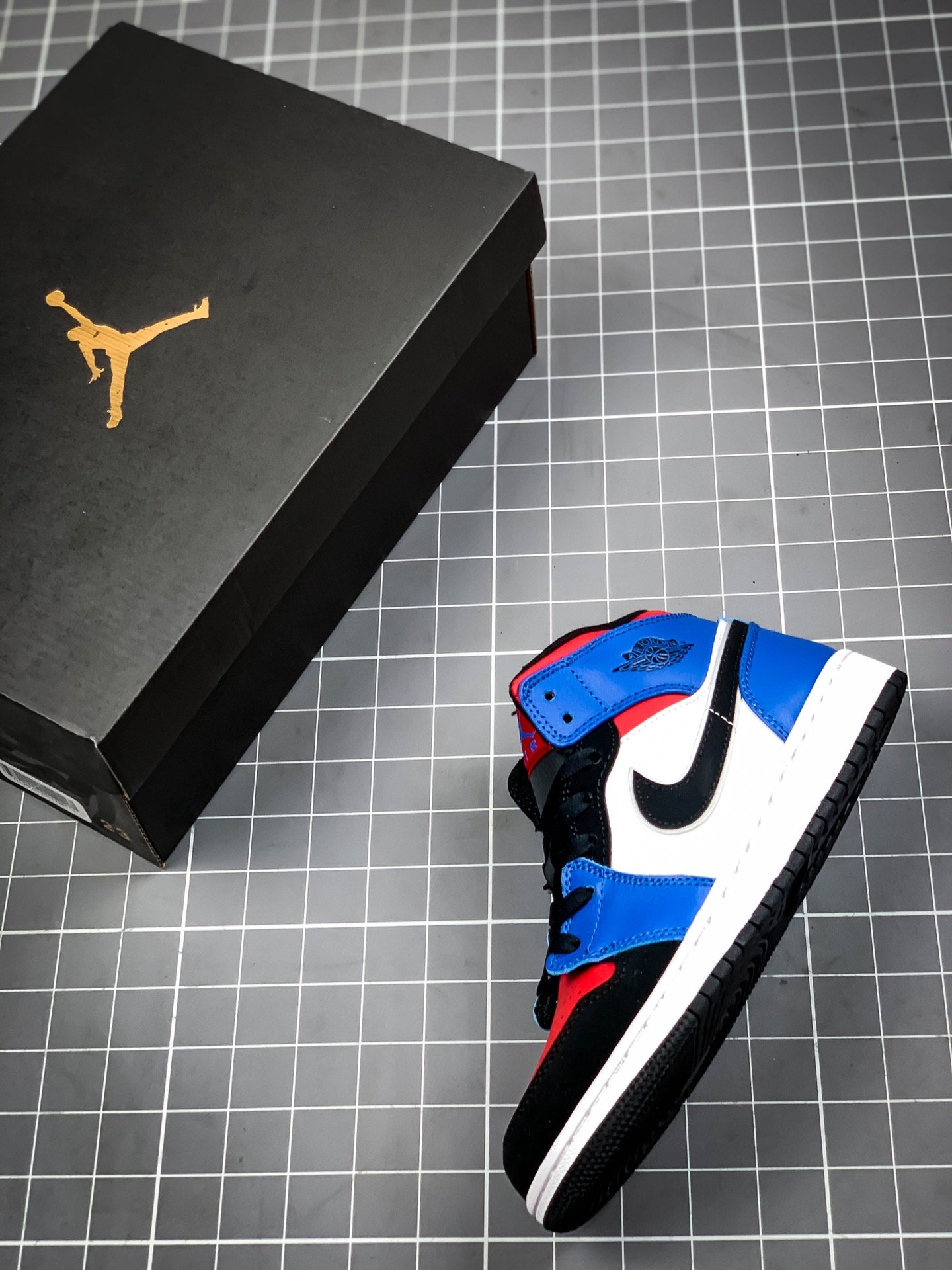 Air Jordan 1 Mid Gs White/Black-Hyper Royal-University Red 11